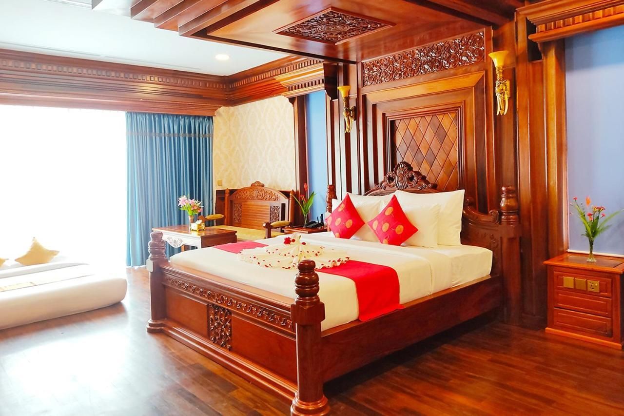 Presidential Suite with Private Pool