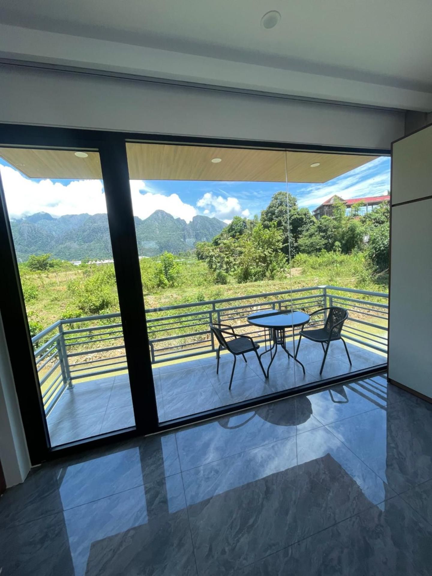 Ruby Mountain View Resort Superior Single Room with Lake View 2