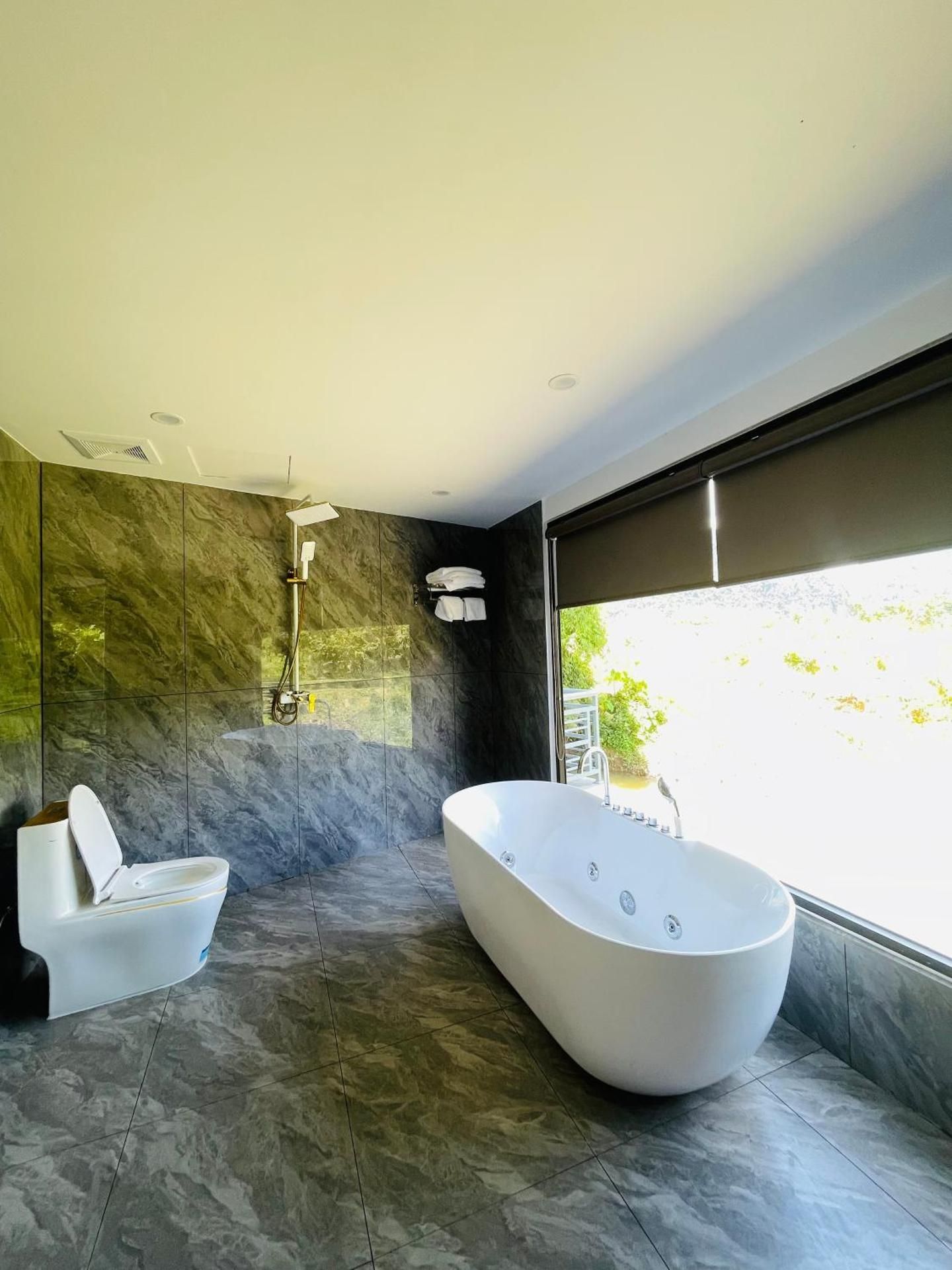 Ruby Mountain View Resort Superior Single Room with Lake View 3