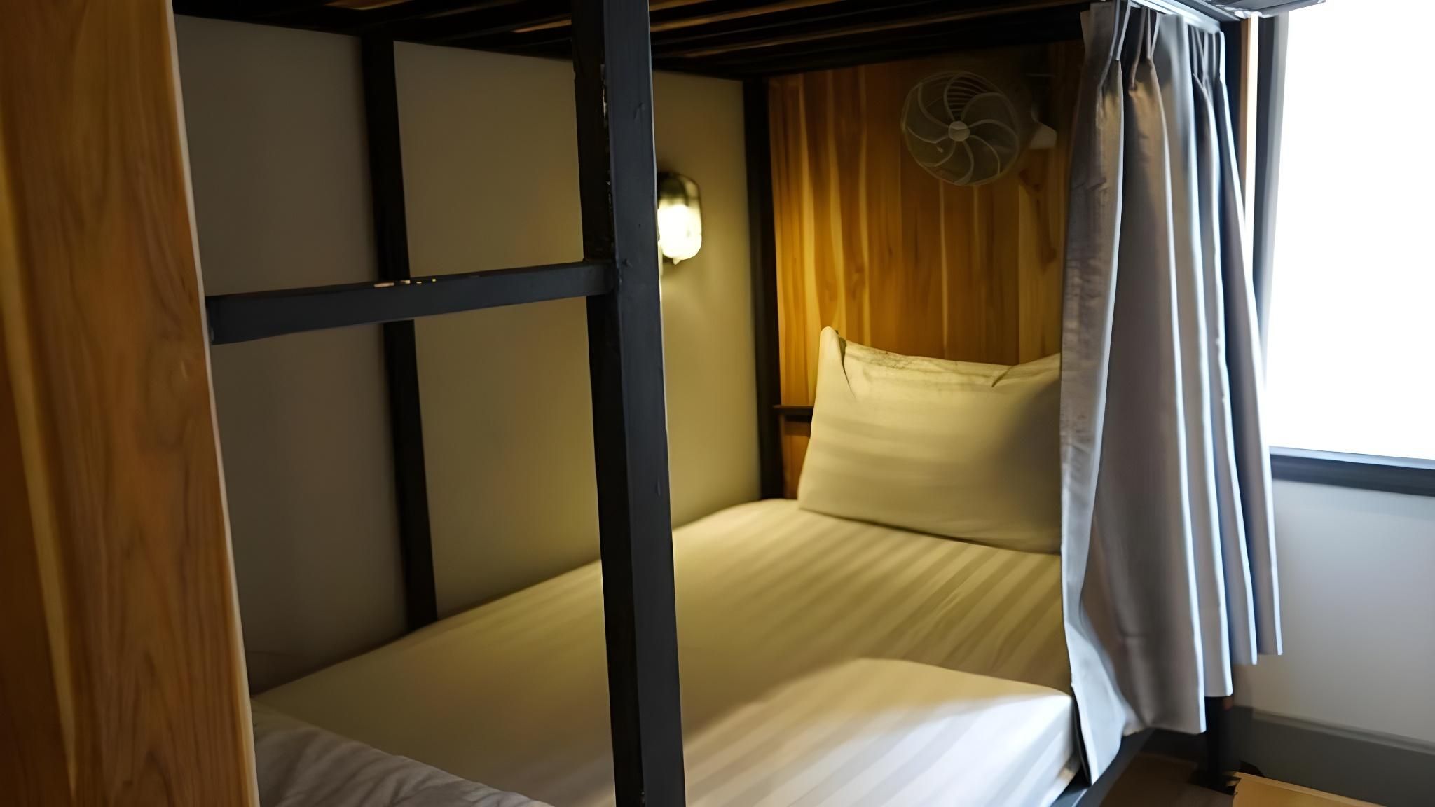 8 Bed Mixed Community Dorm