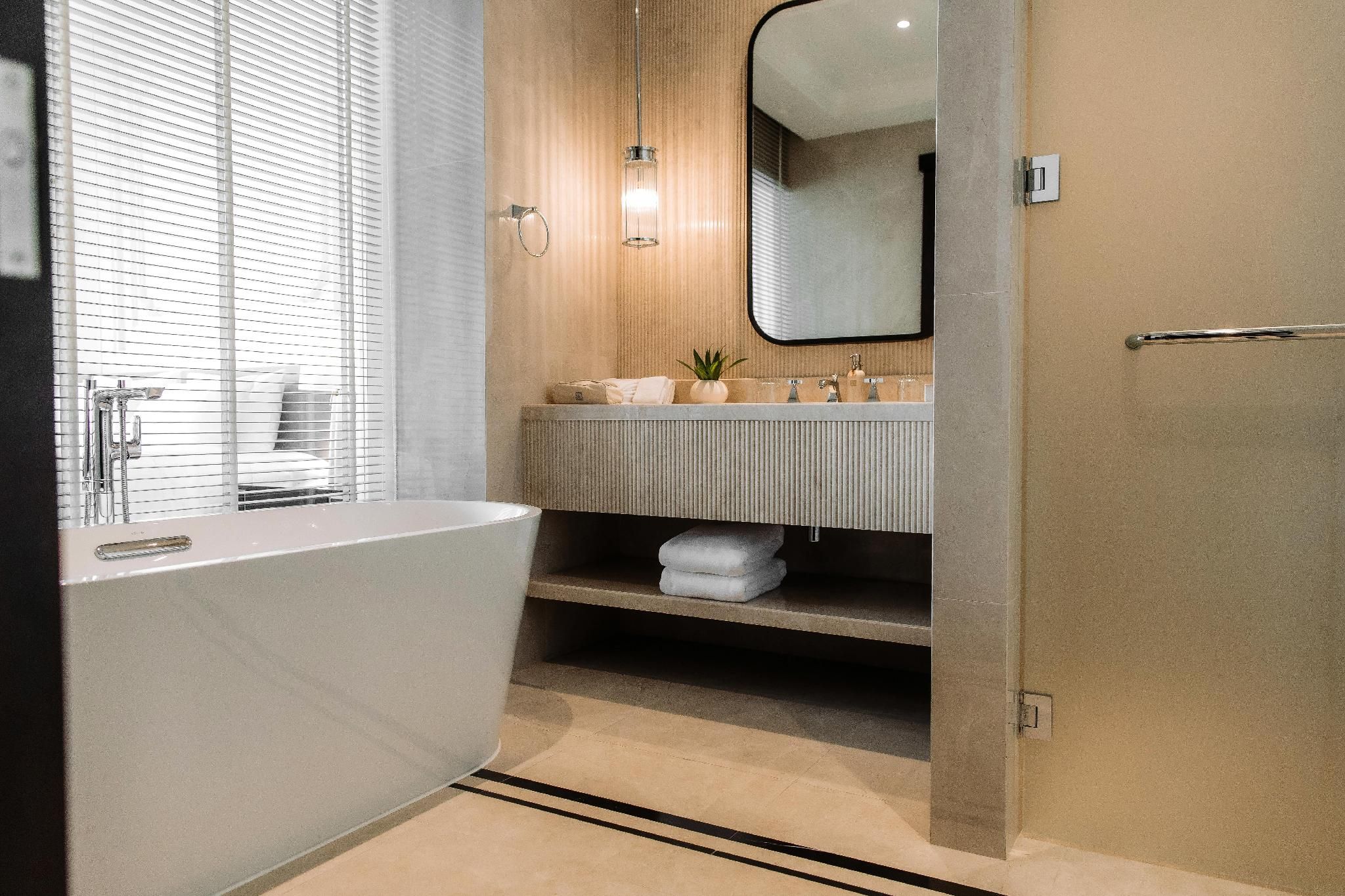 Souphattra Hotel Vientiane Deluxe Suite King - City View 3