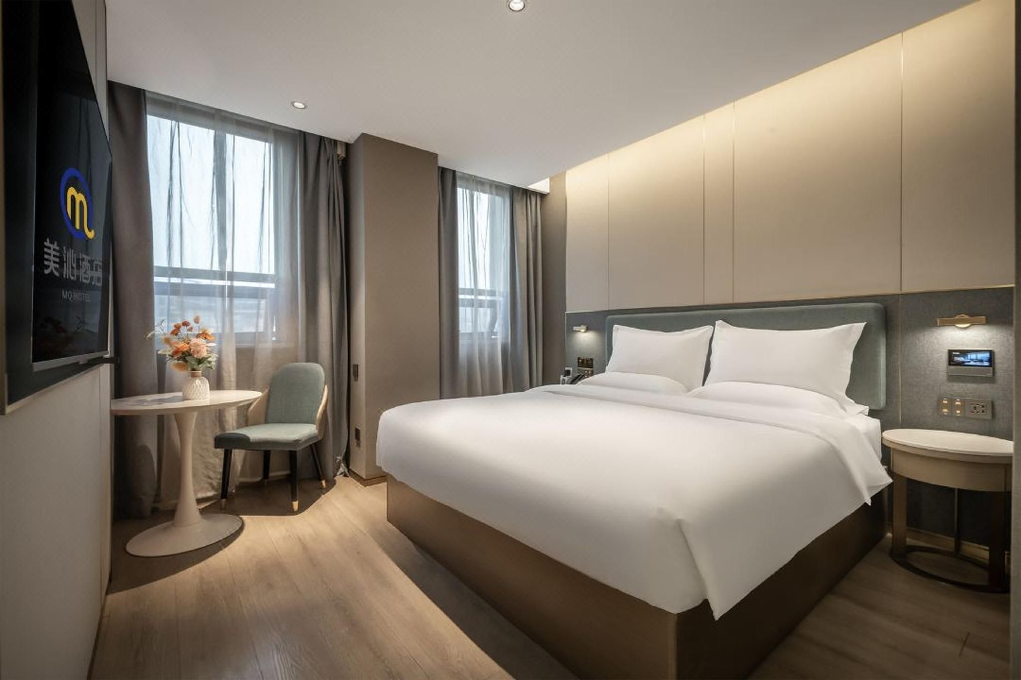 Deluxe Queen Queen Room