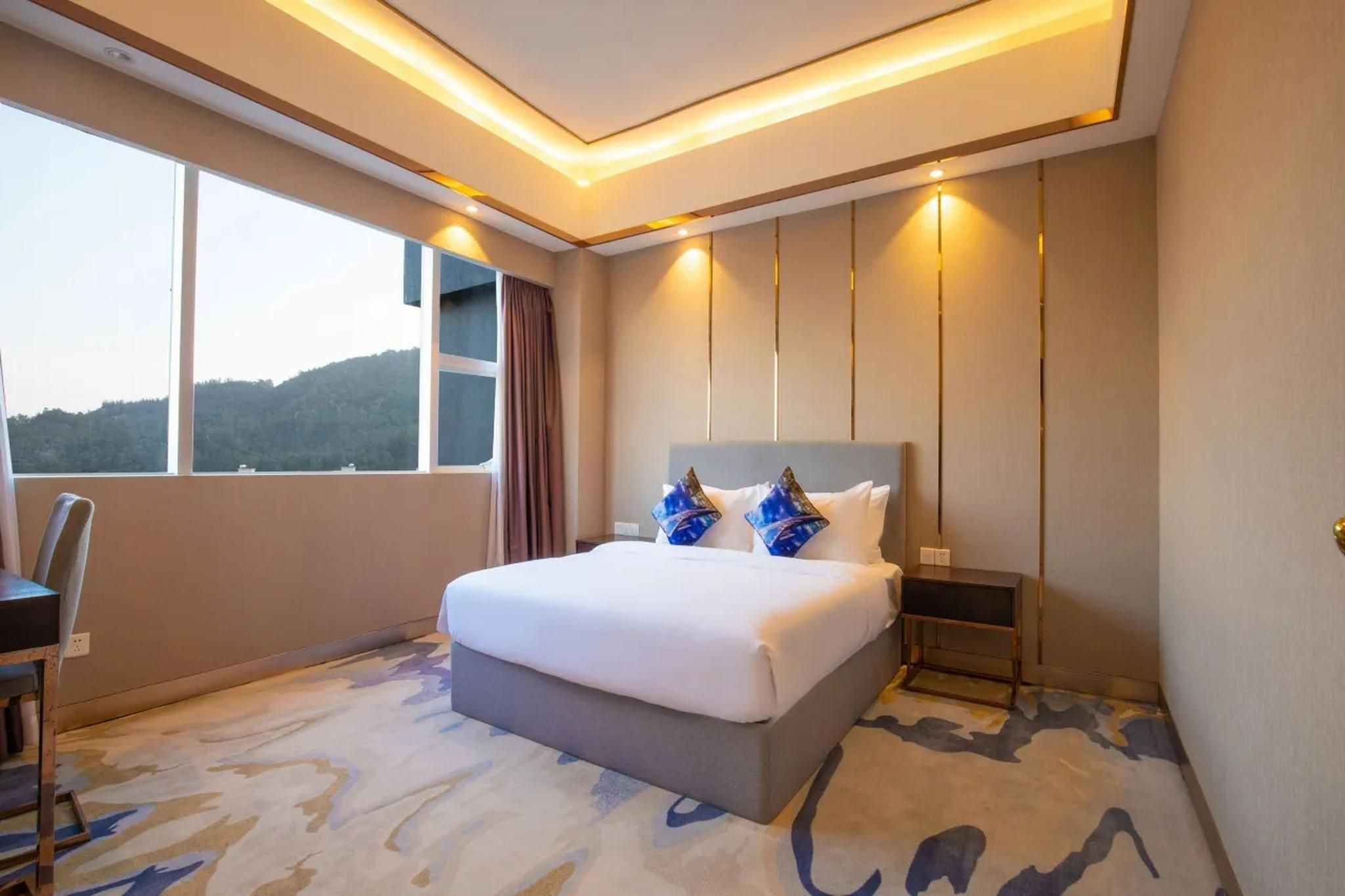 Business Suite Room