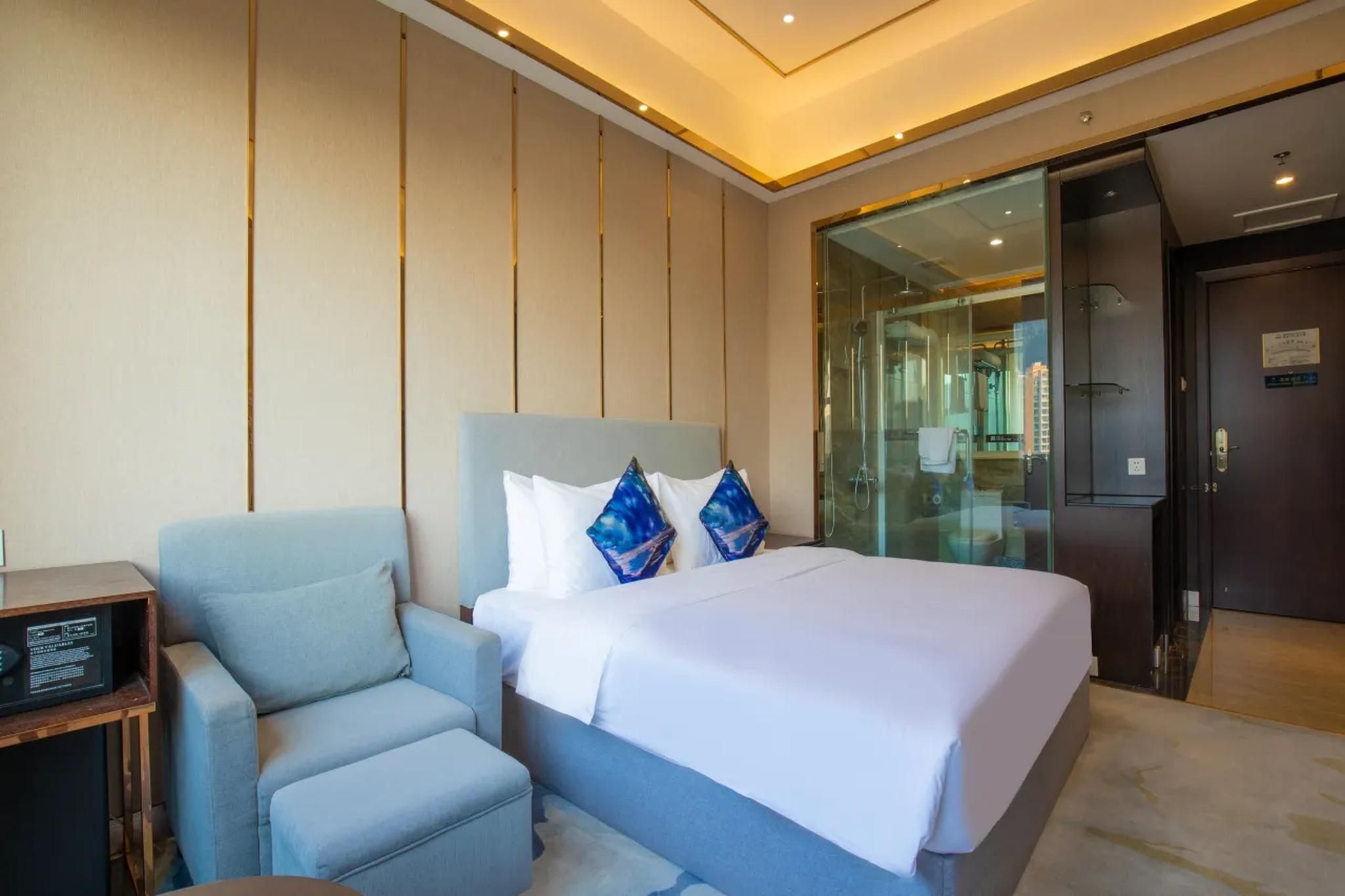 Business King Room