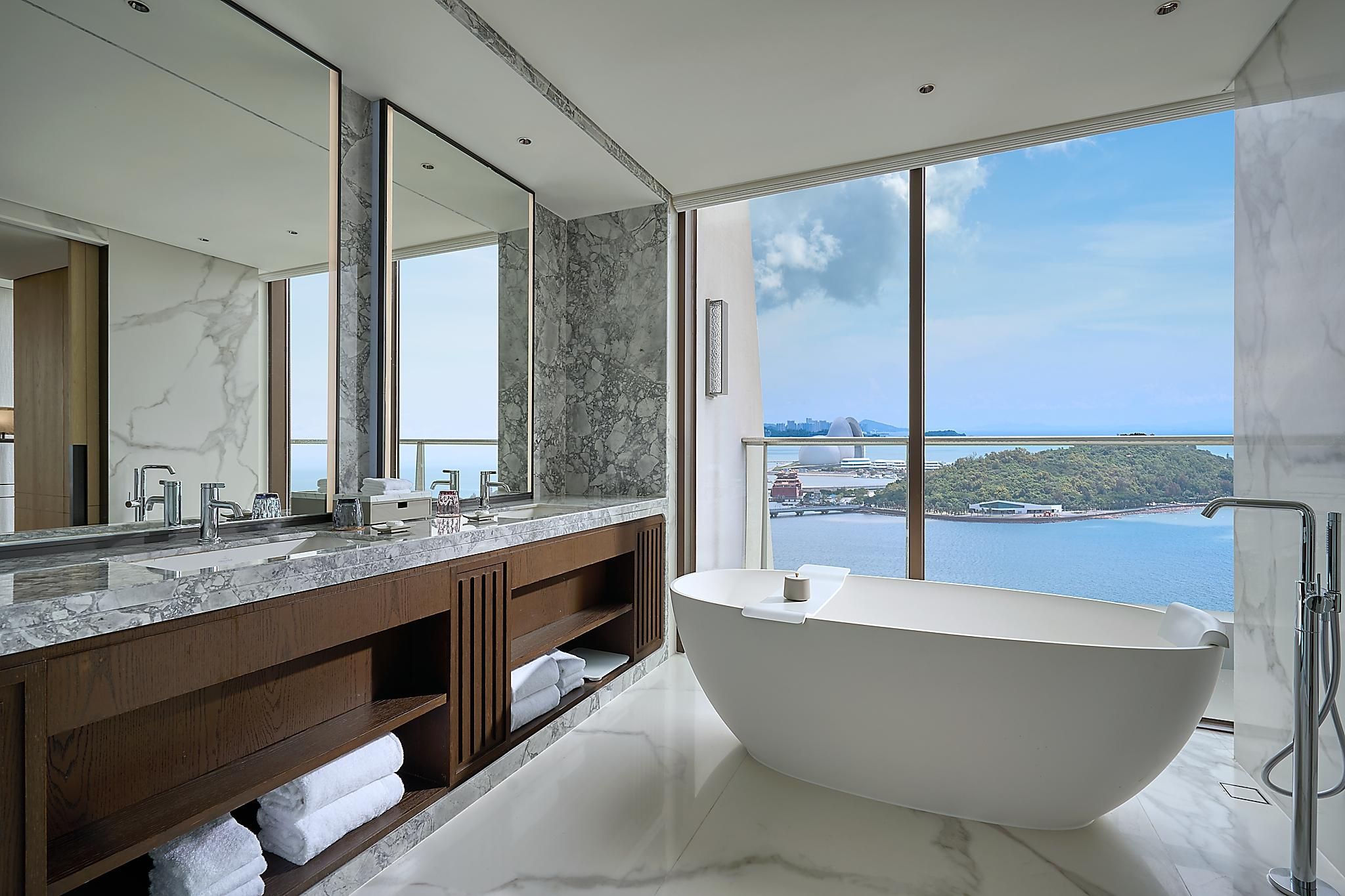 Grand Ocean View Hotel Zhuhai Harbour View Suite with Balcony 2