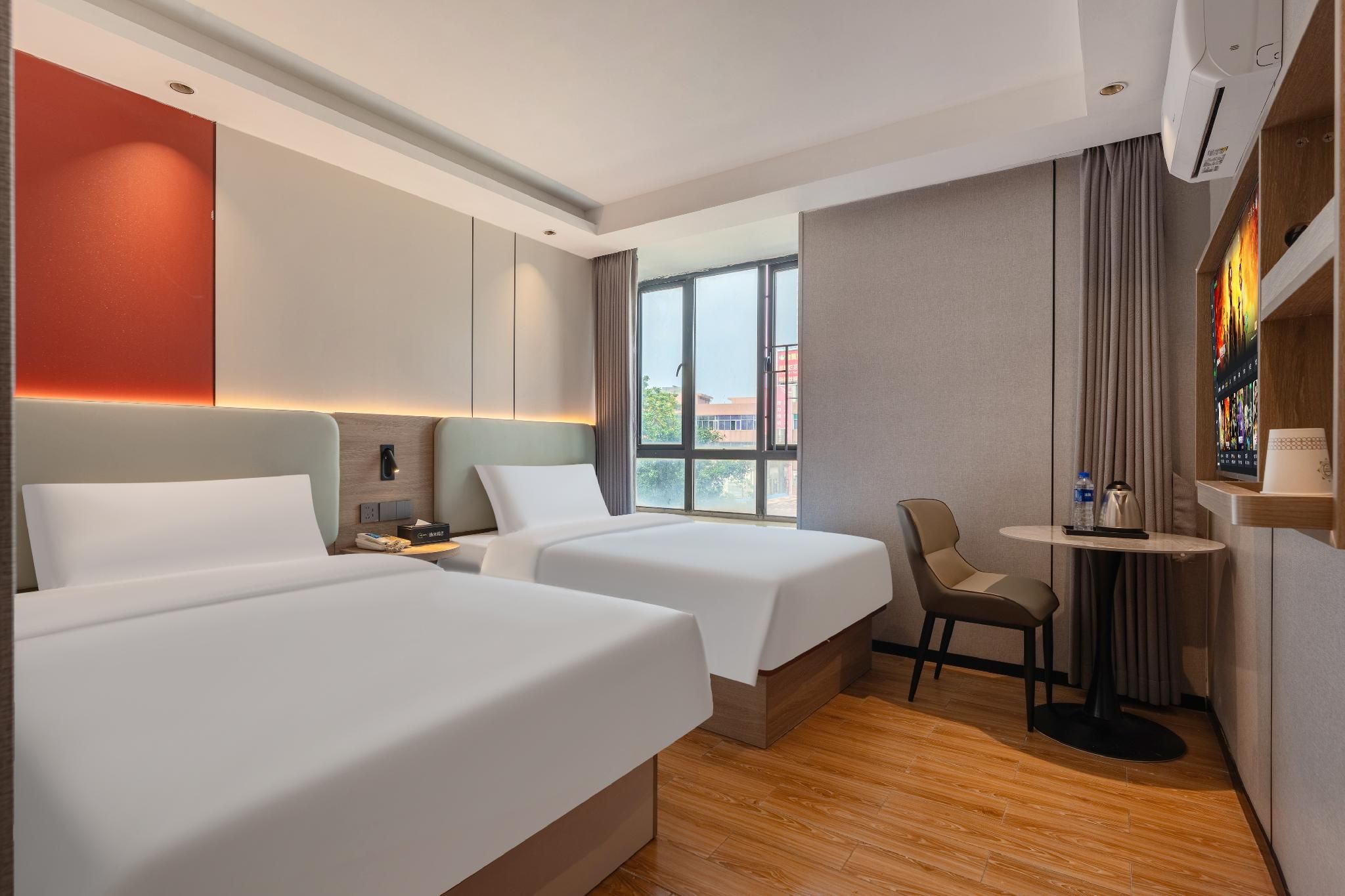 Elegant Twin Room