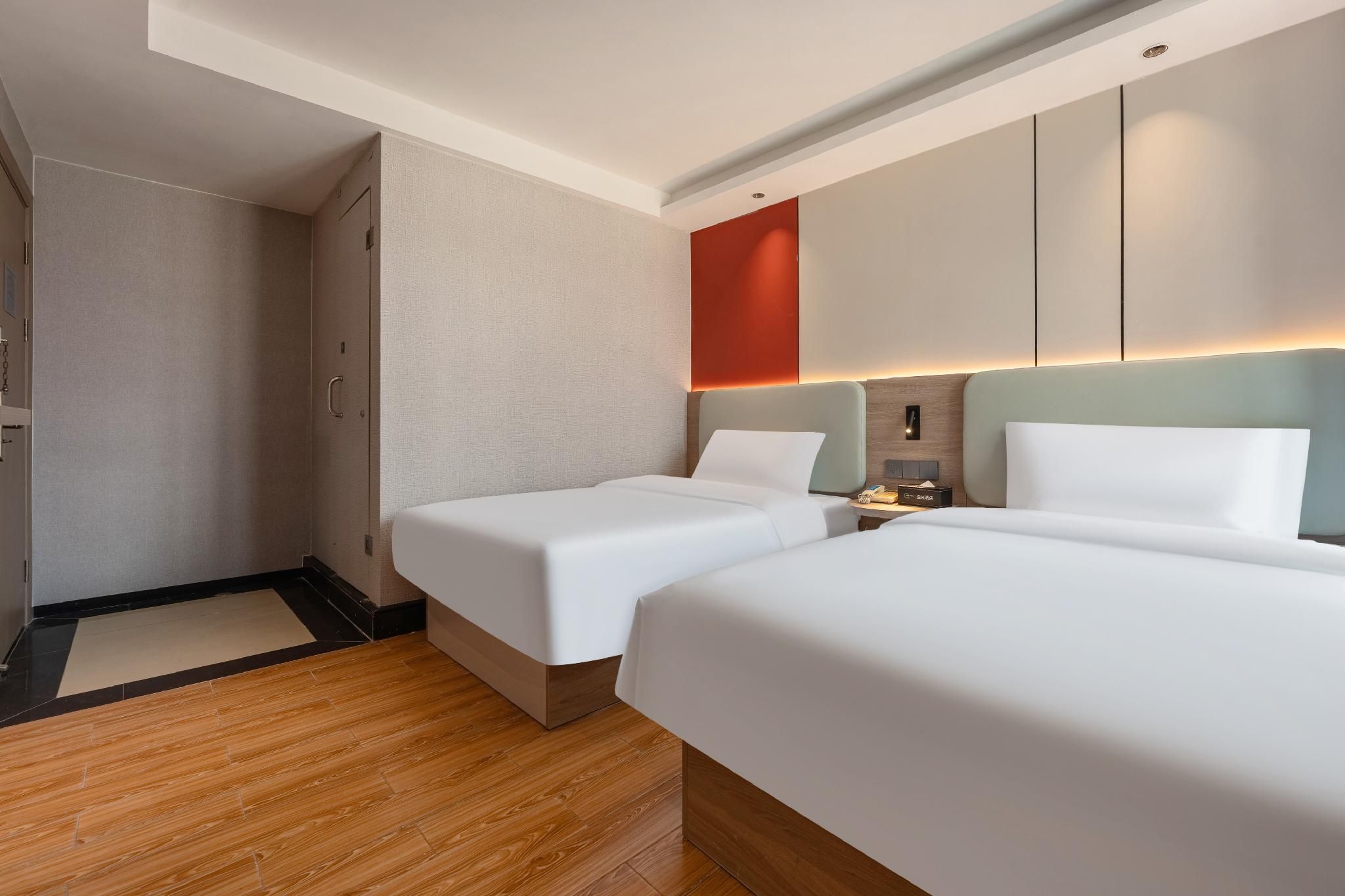 Elegant Twin Room