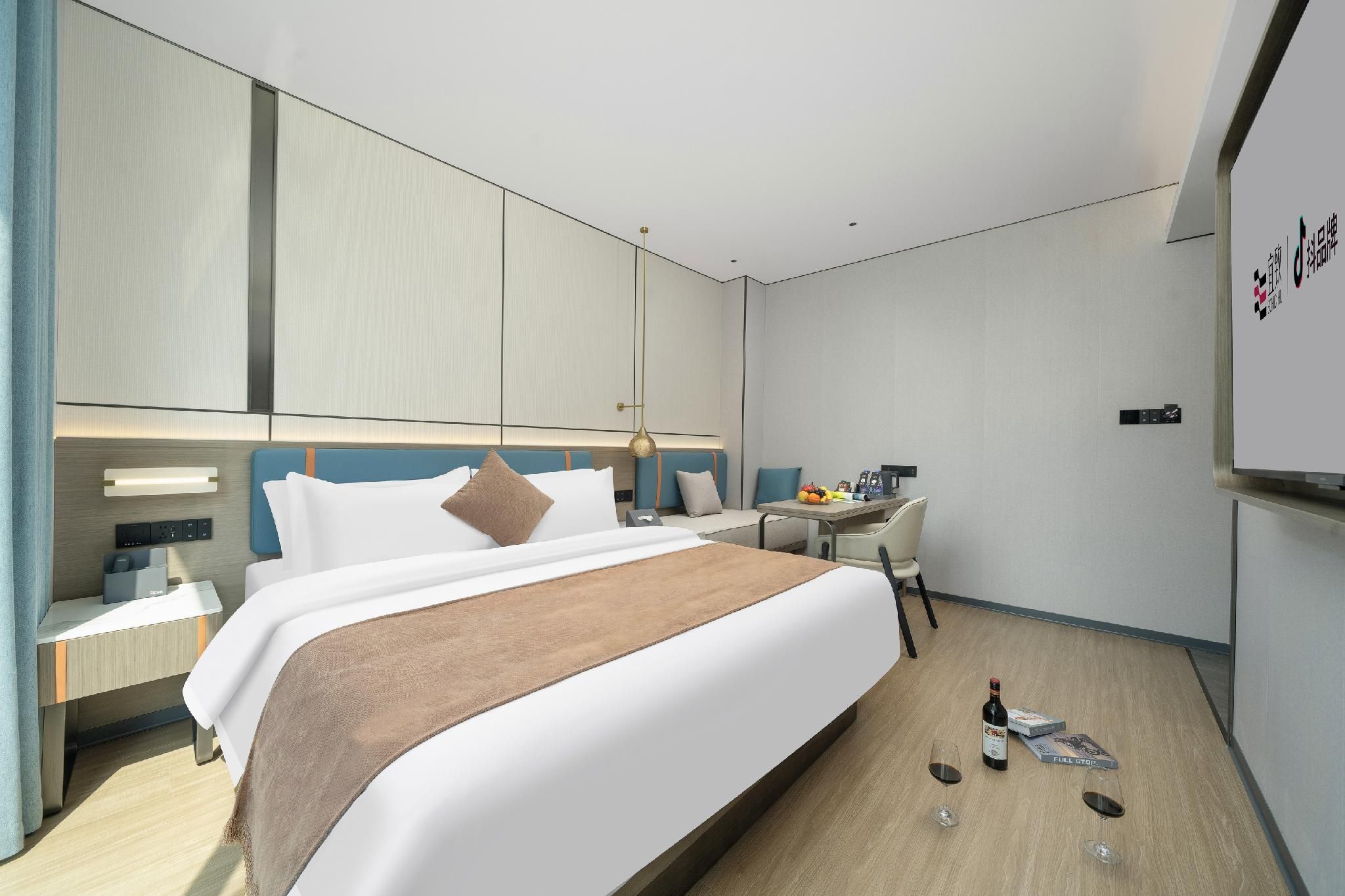 Business King Room
