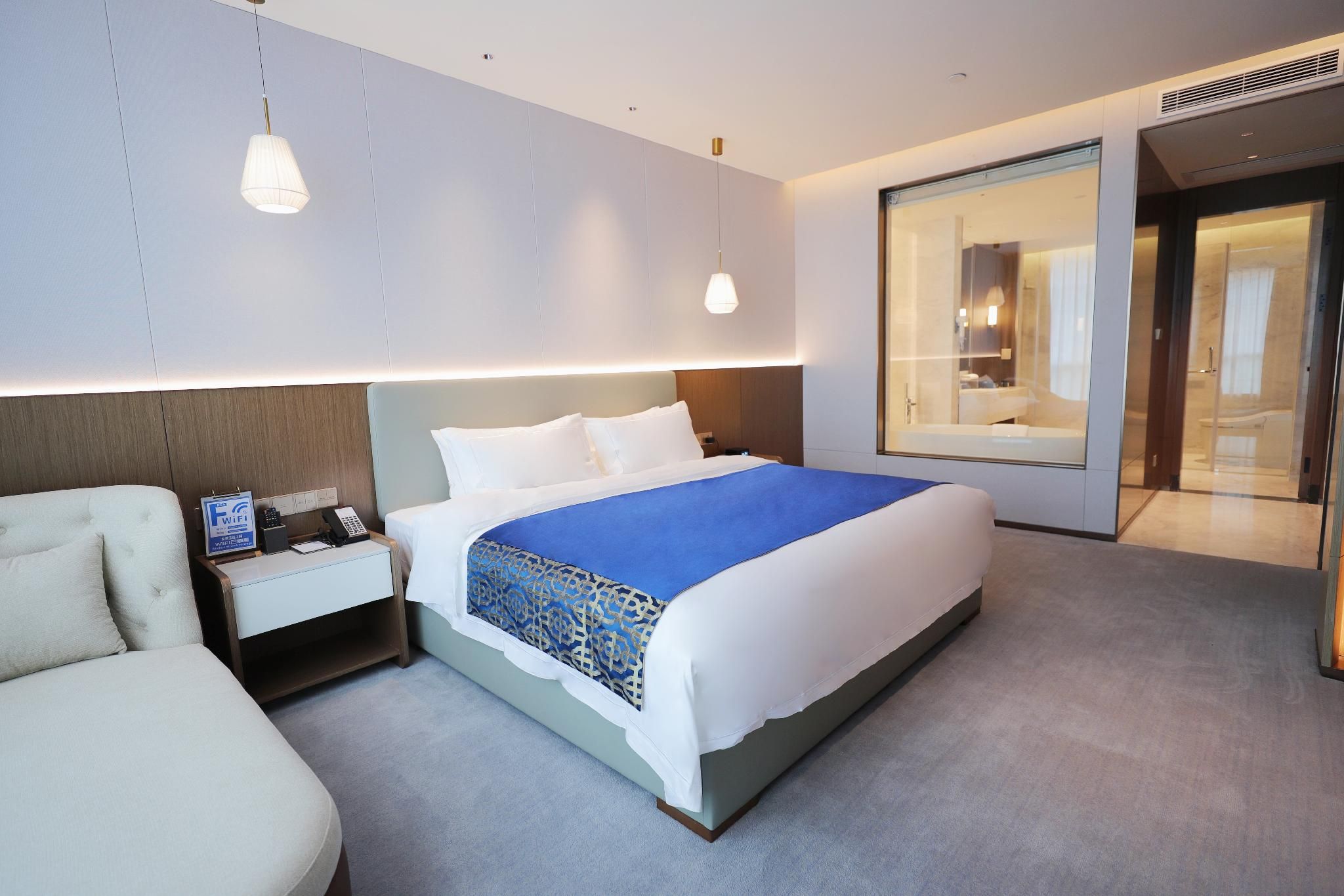 Business Suite Room