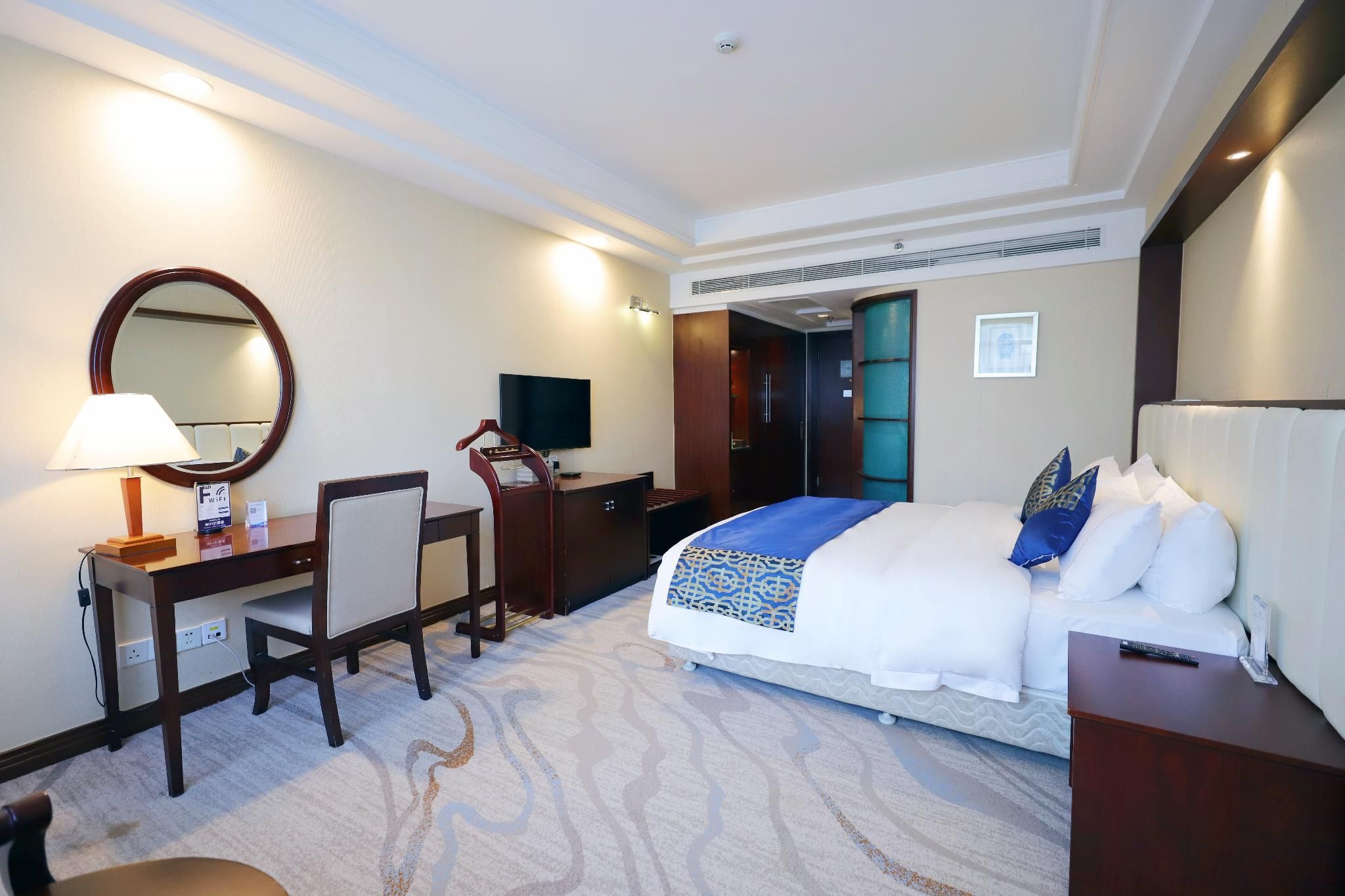 WH - Deluxe Bed Room