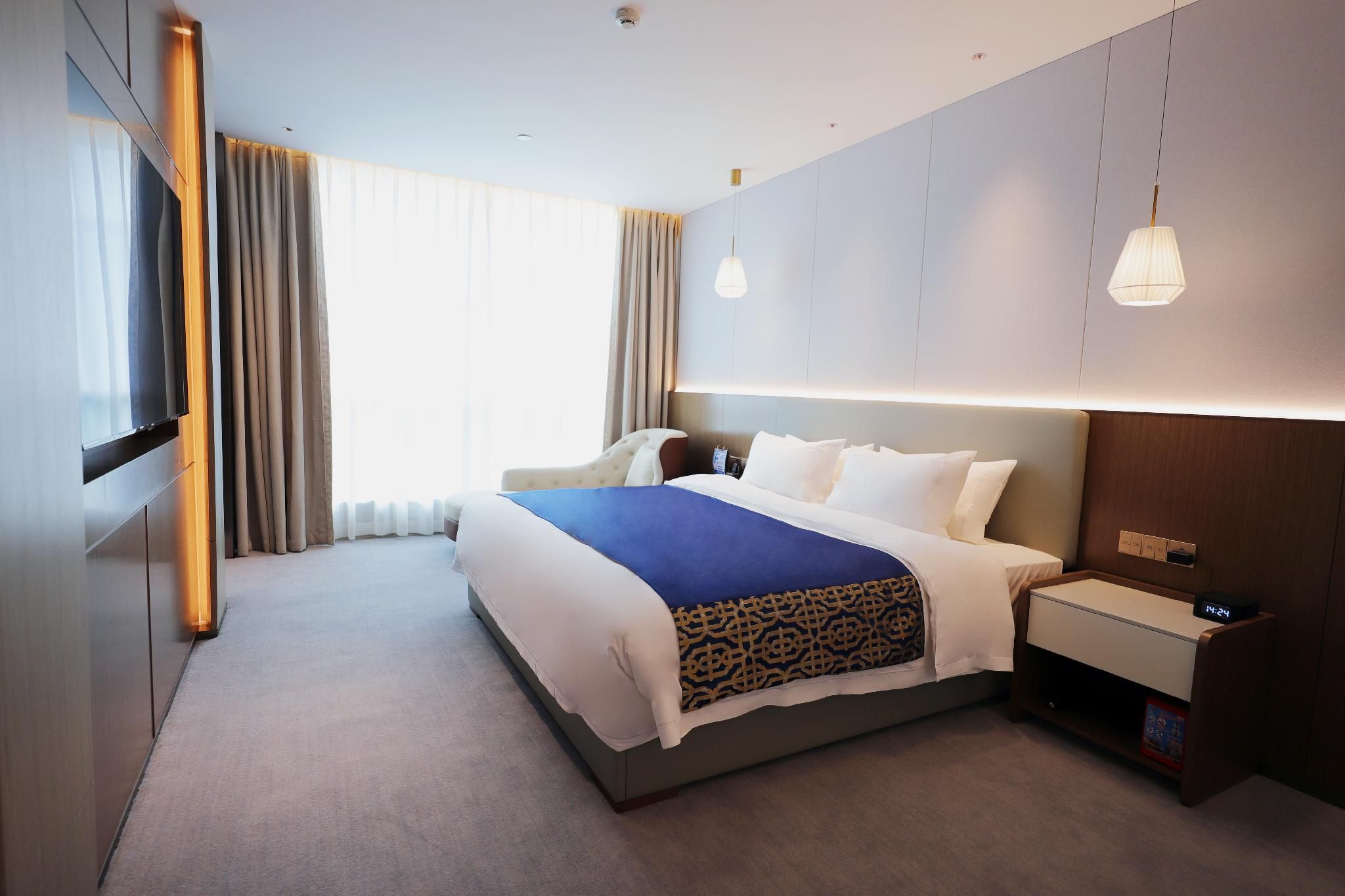 Business Suite Room