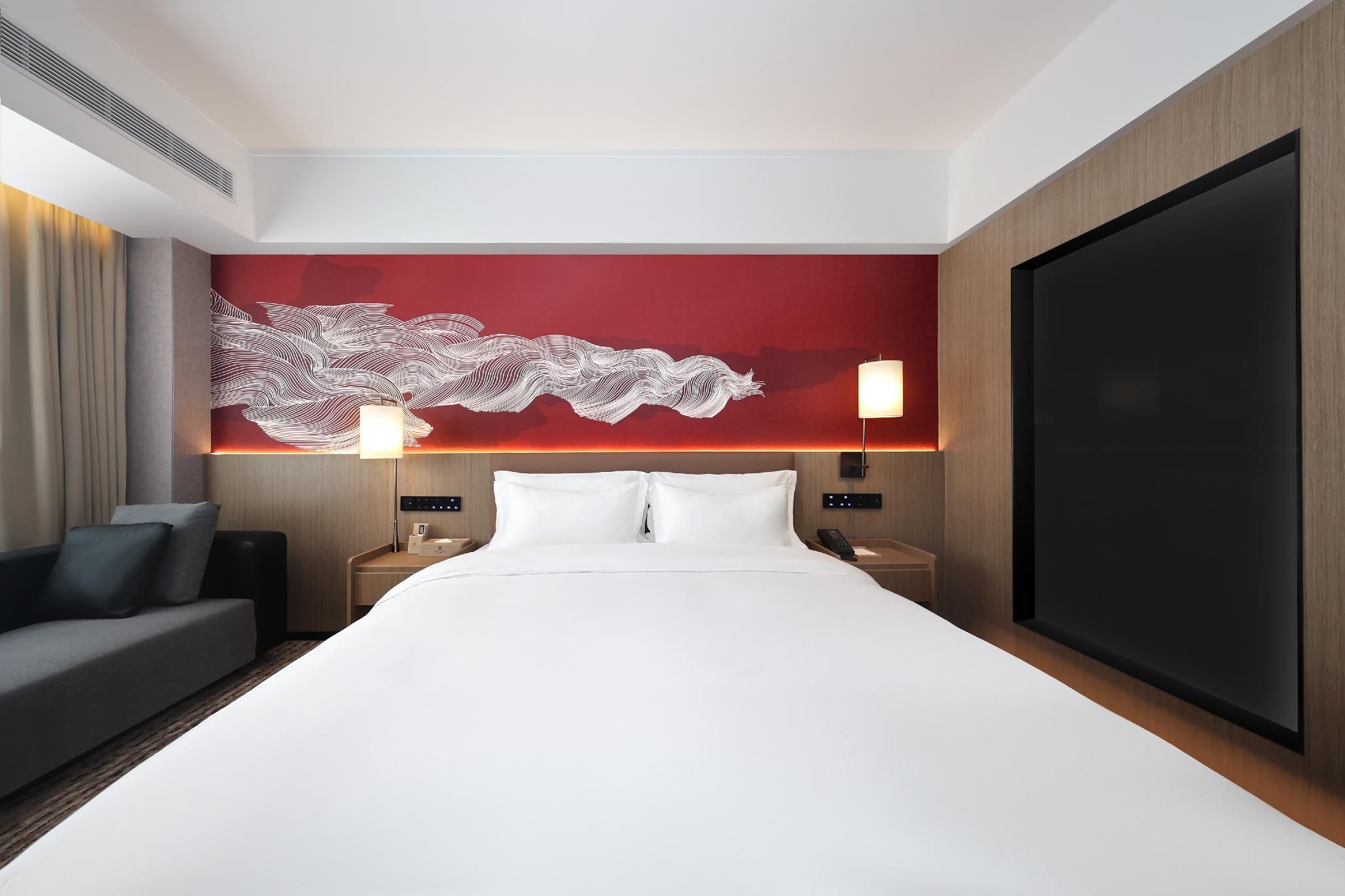 WH - Deluxe Bed Room