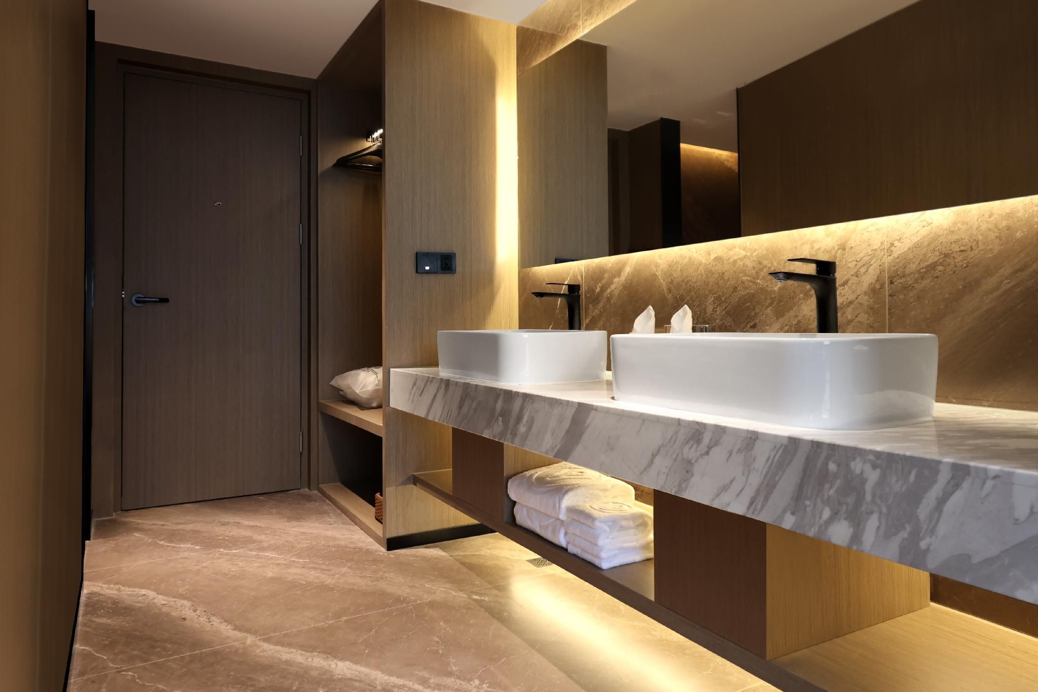 Business Suite Room