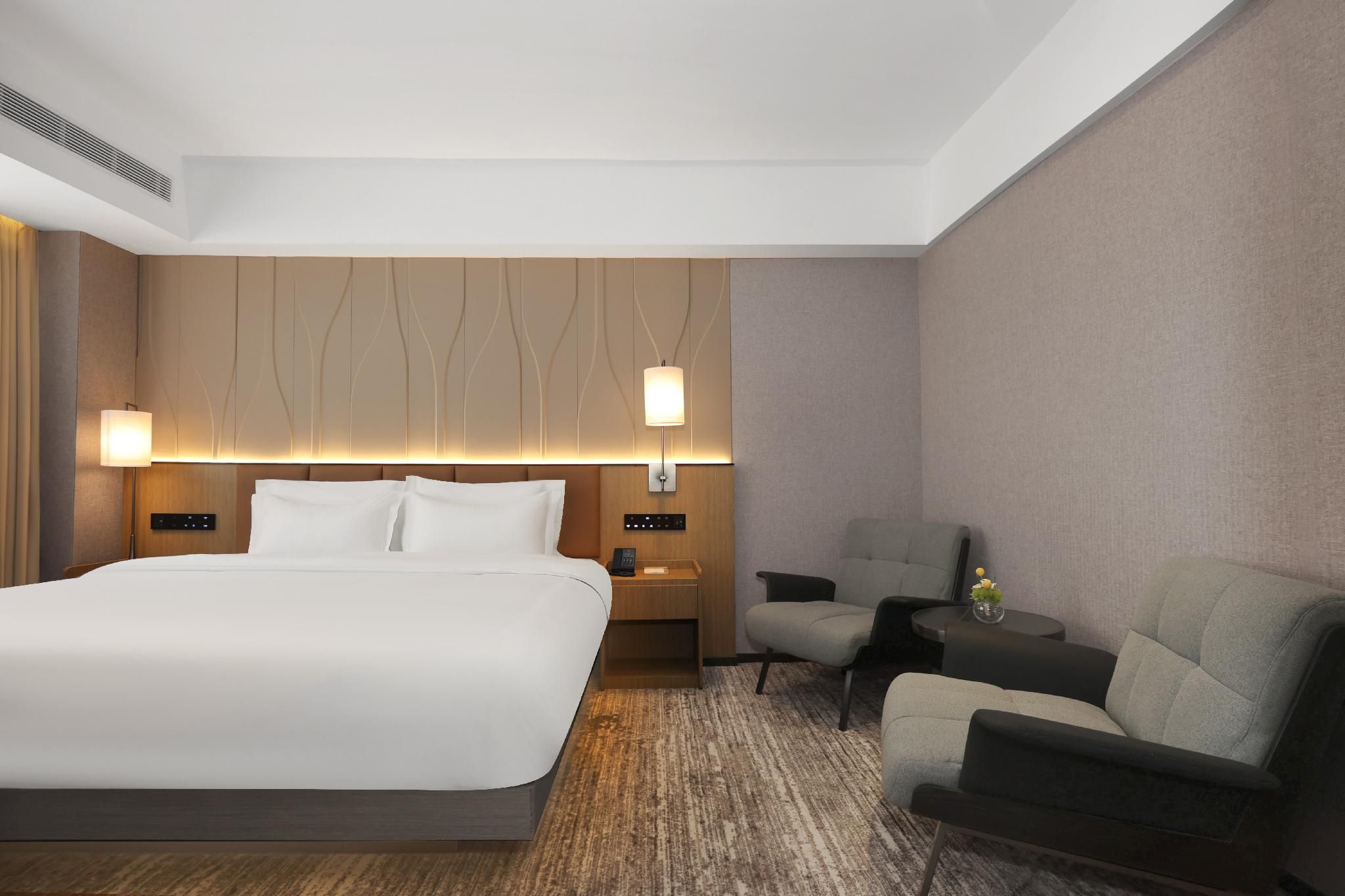 Business Suite Room