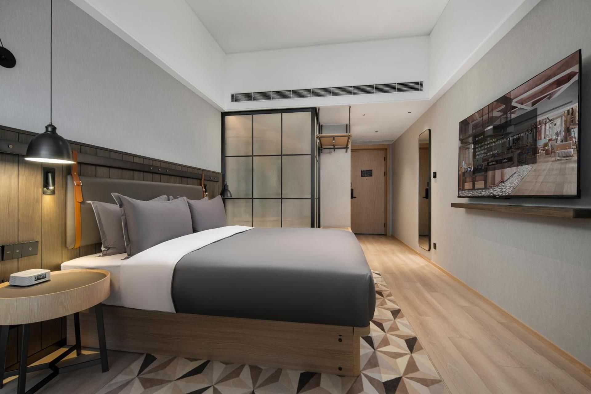 Standard Queen Room