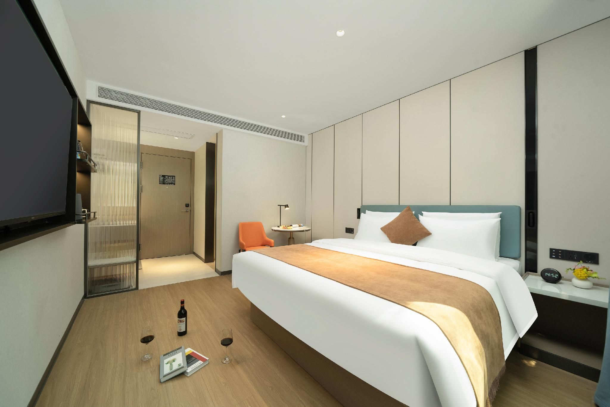 Business King Room