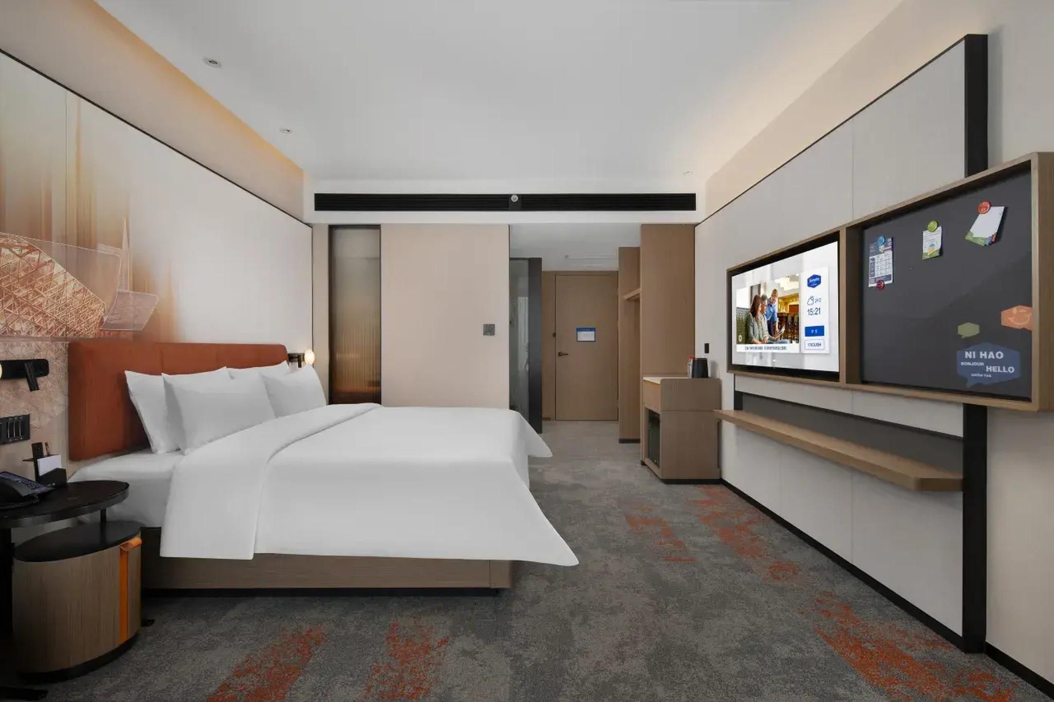 Queen Superior Room