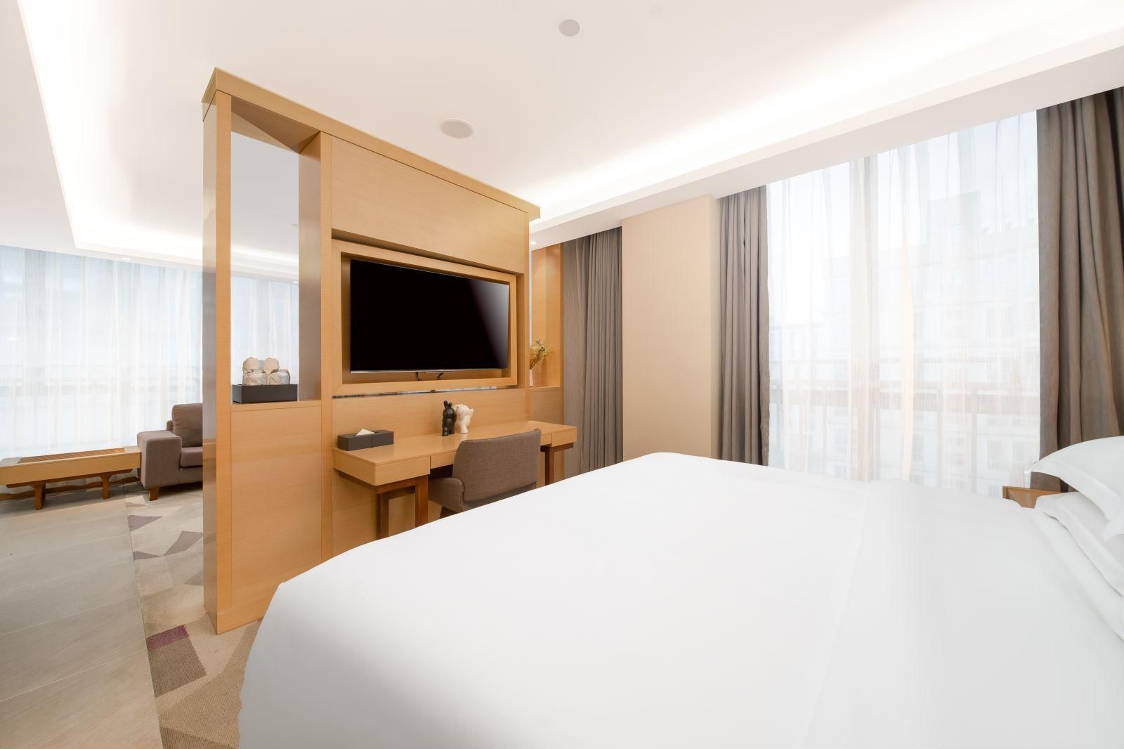 Business Suite - Airport Transfer Included