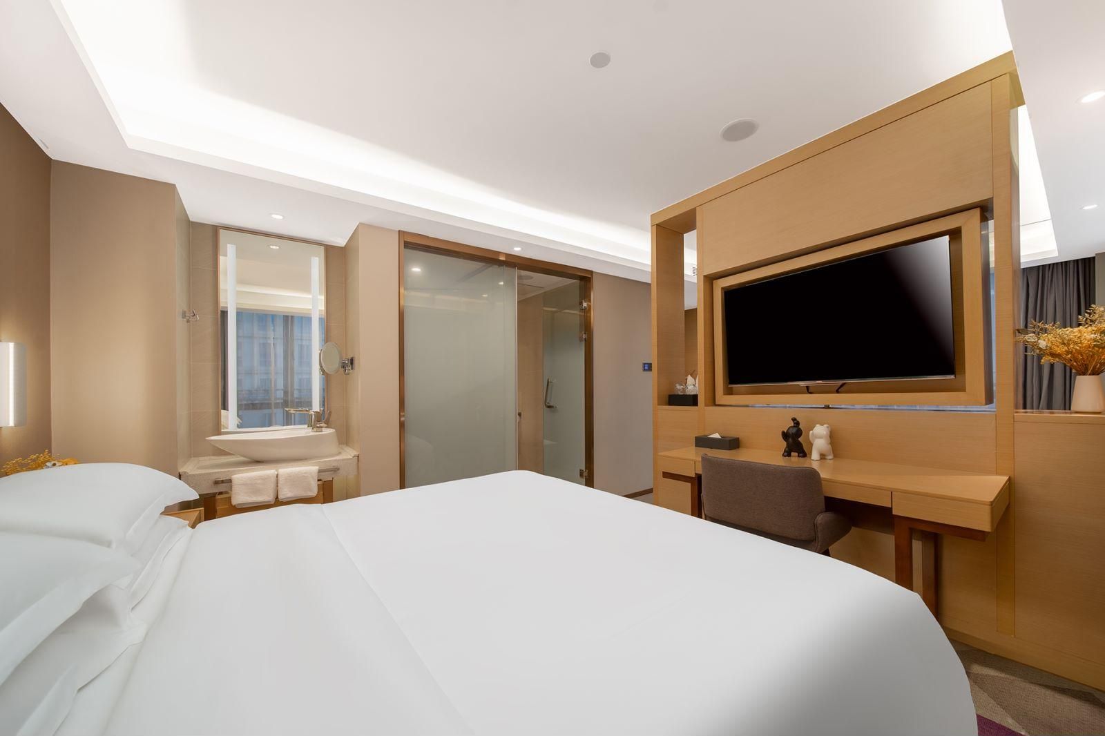 Business Suite - Airport Transfer Included