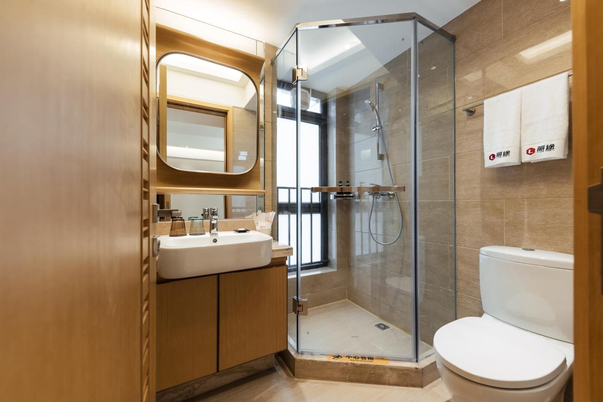 Two-bedroom, one-bathroom suite (with drying and washing machine, TV projection)