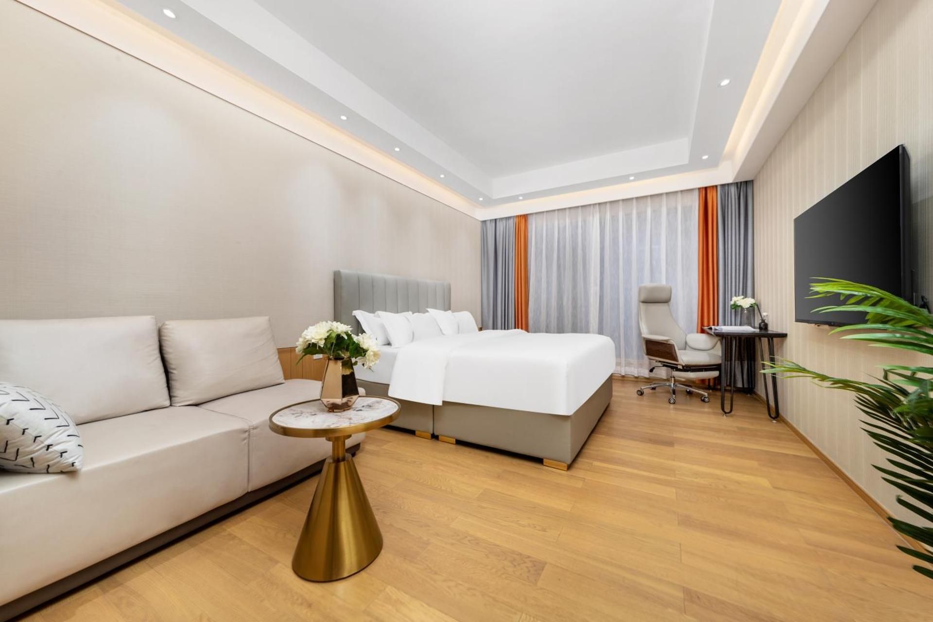 Deluxe Queen Room