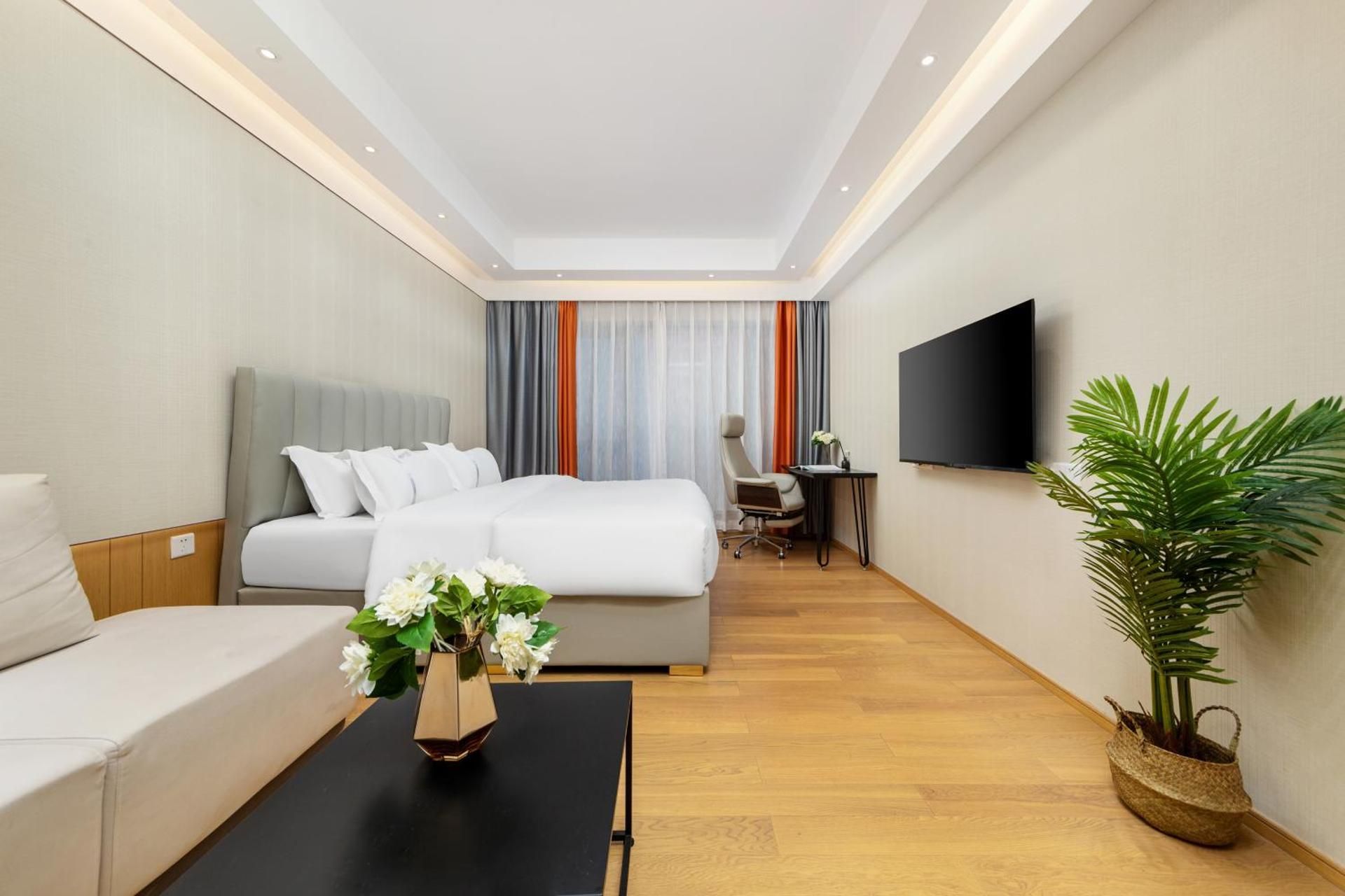 Deluxe Queen Room