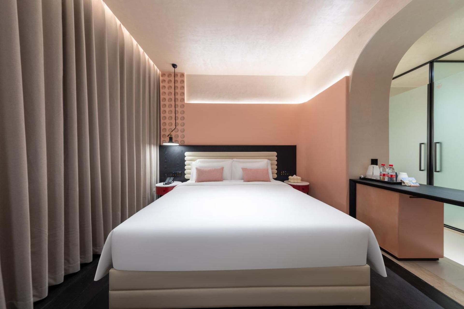 Standard Queen Room
