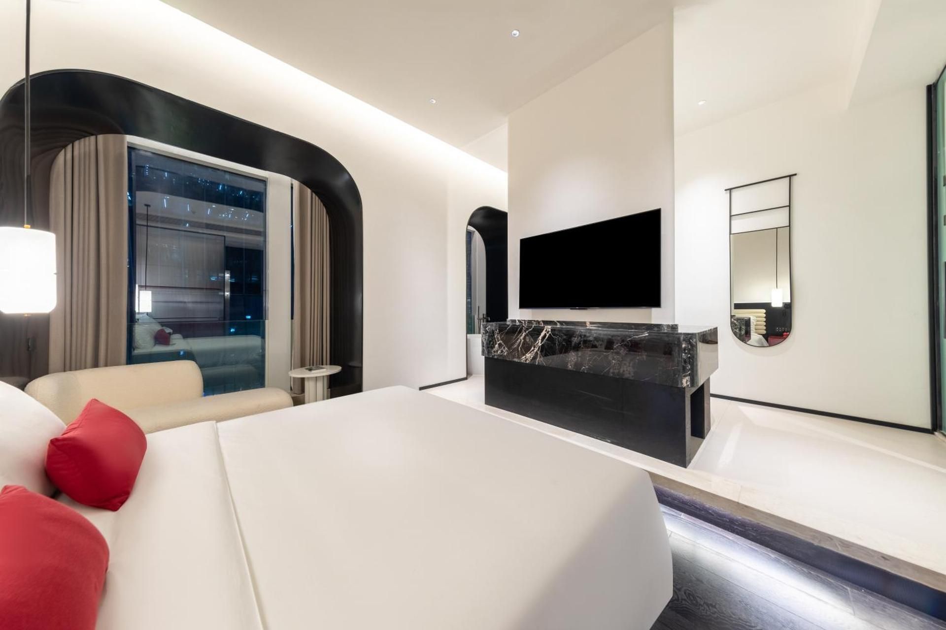 Queen Suite with Spa Bath