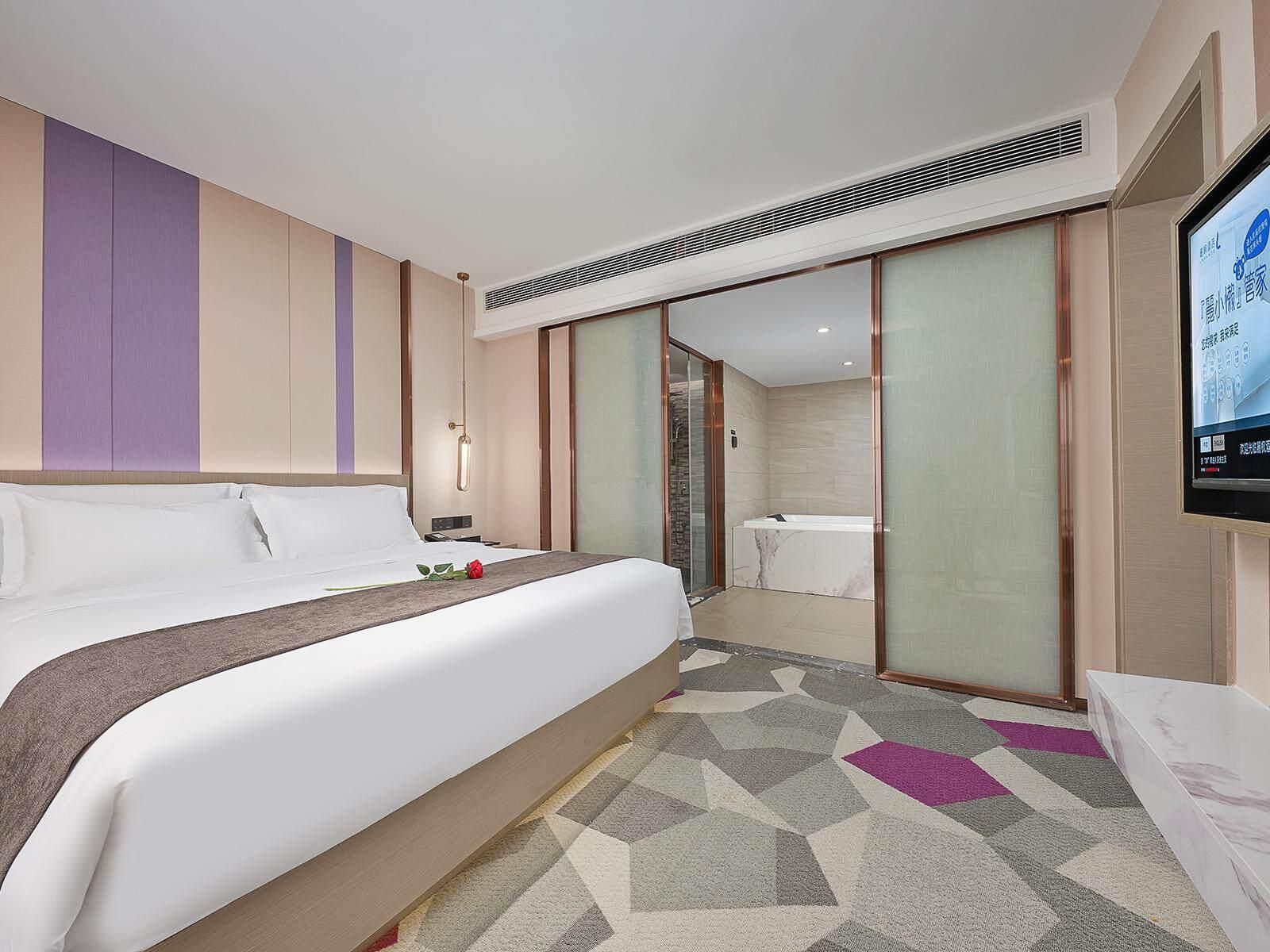 Lavande Hotel Guangzhou Panyu Hanxi Chimelong Dashi Metro Station Business Suite King Bed