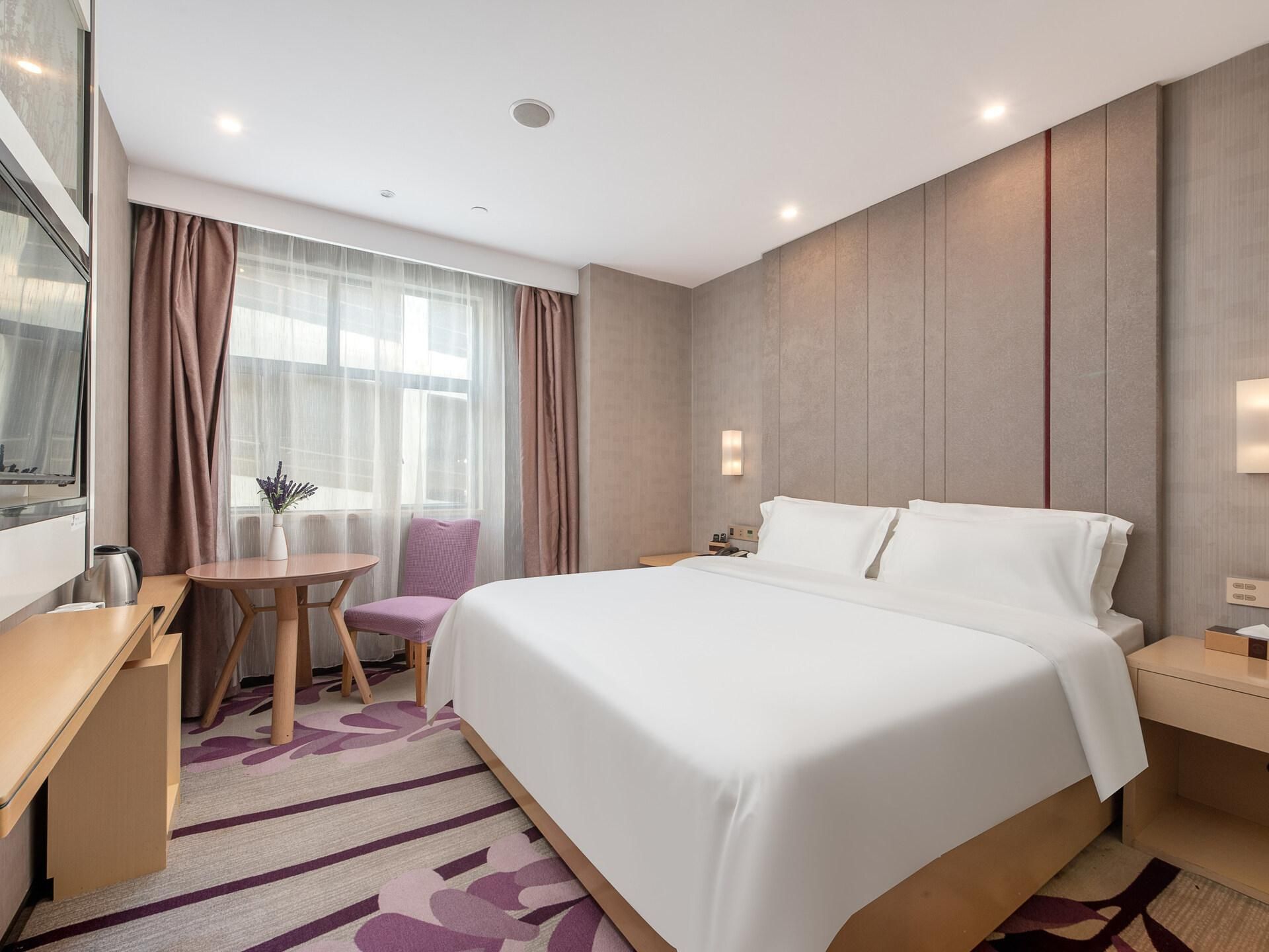 Deluxe Queen Room
