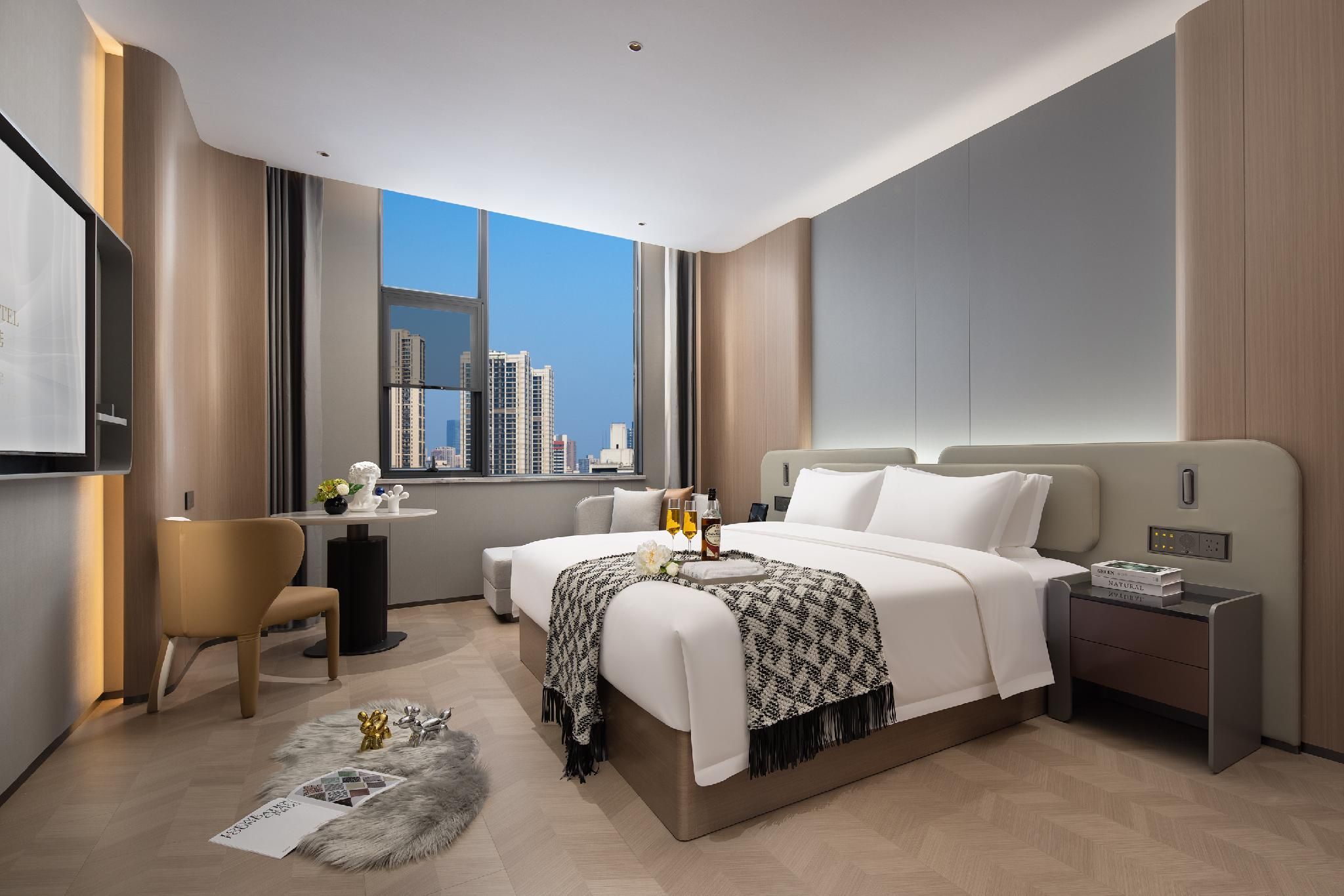 Queen Superior Room