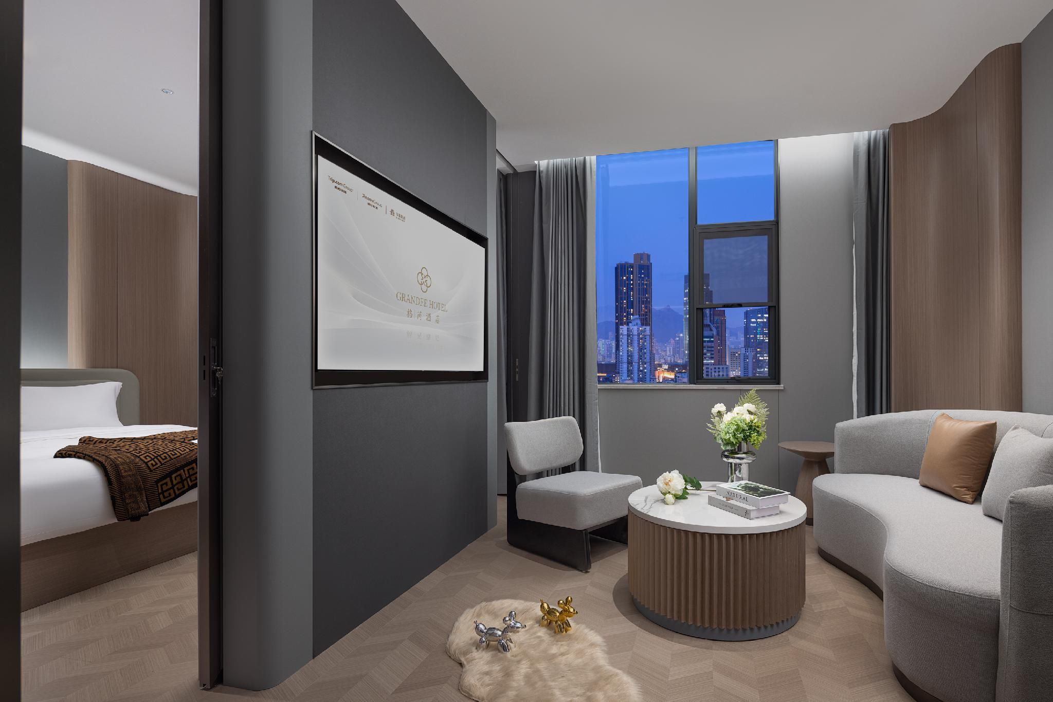 Family Connecting Rooms with King Bed and 2 Single Beds