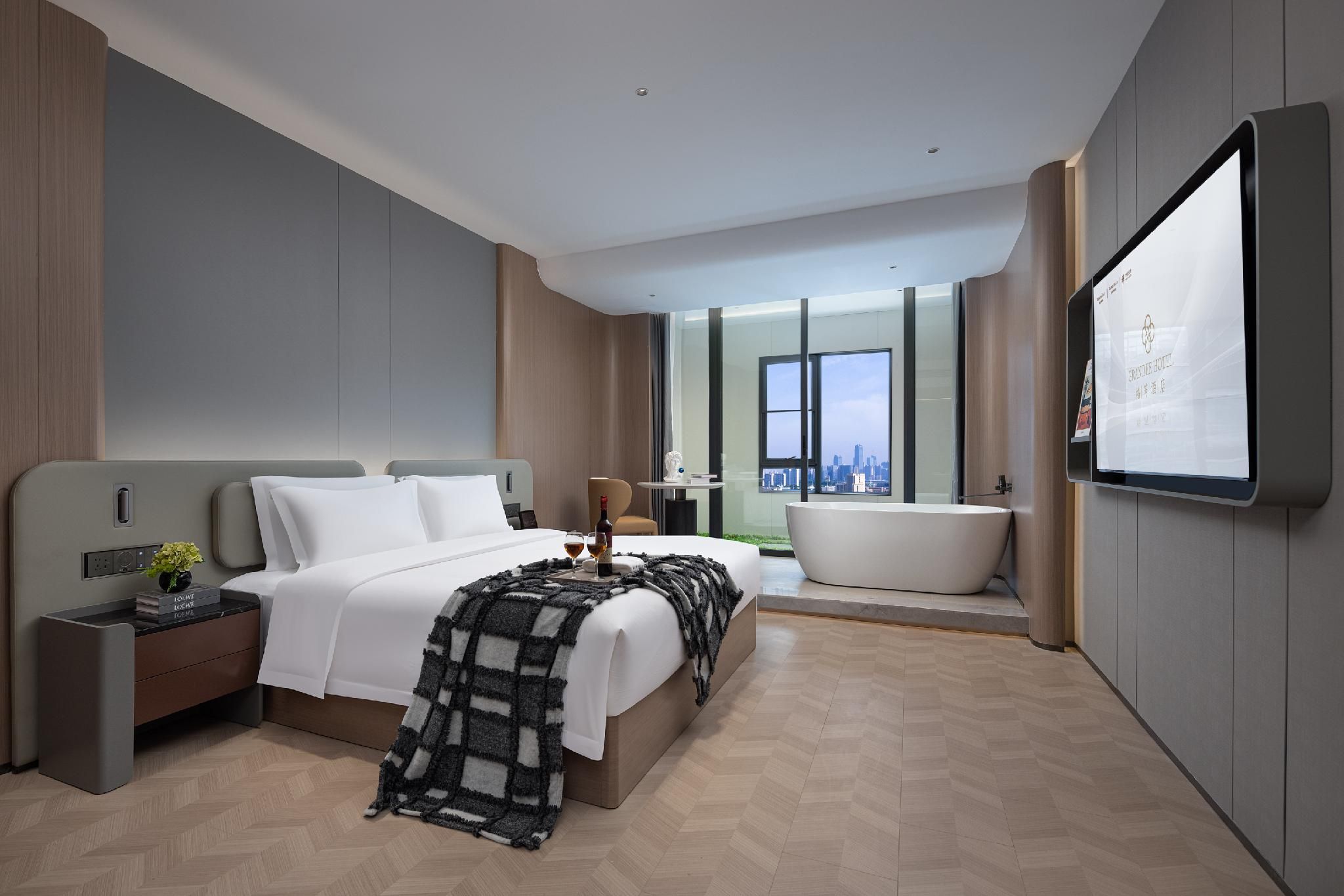 Bathtub Room