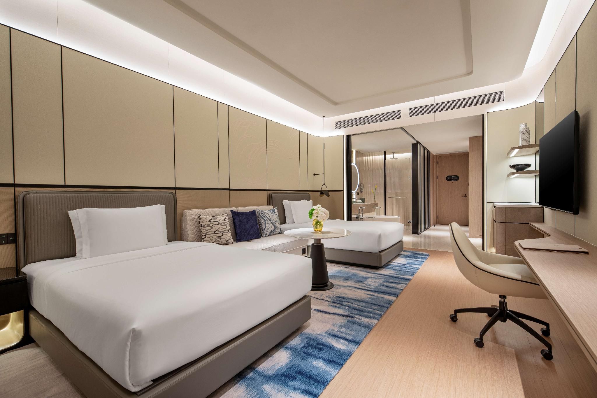 2 Double Standard Lounge Access