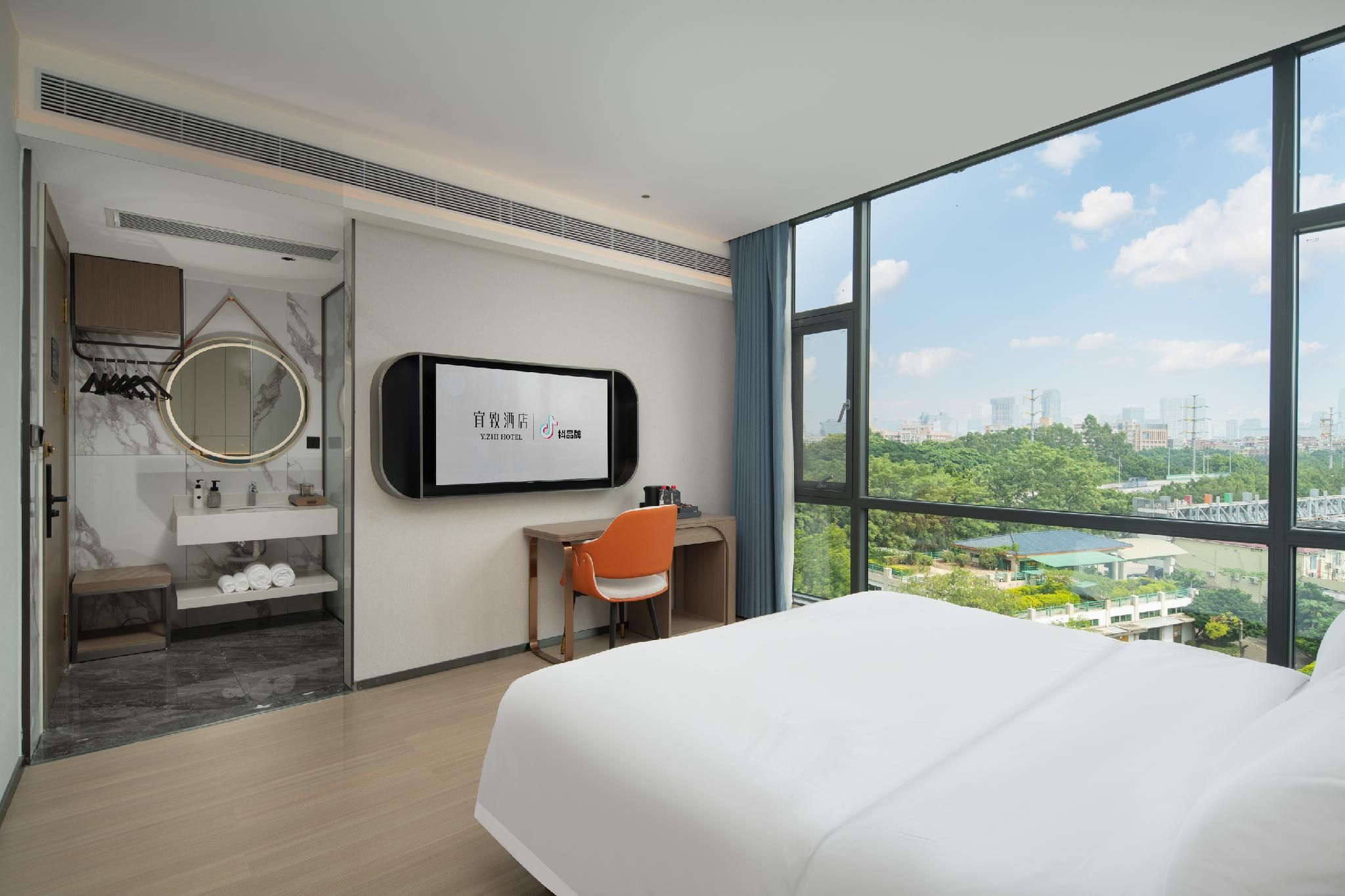 Queen Superior Room