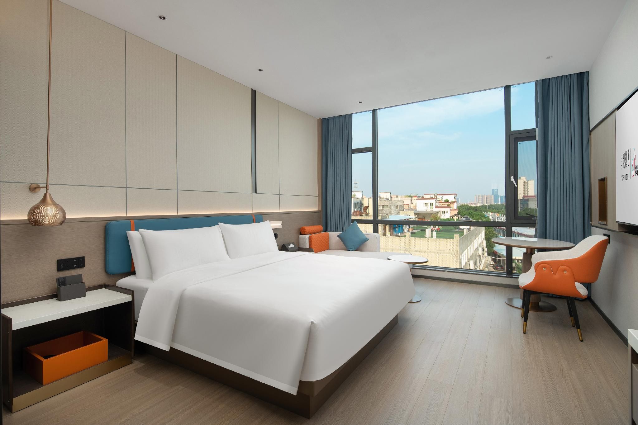 Business King Room