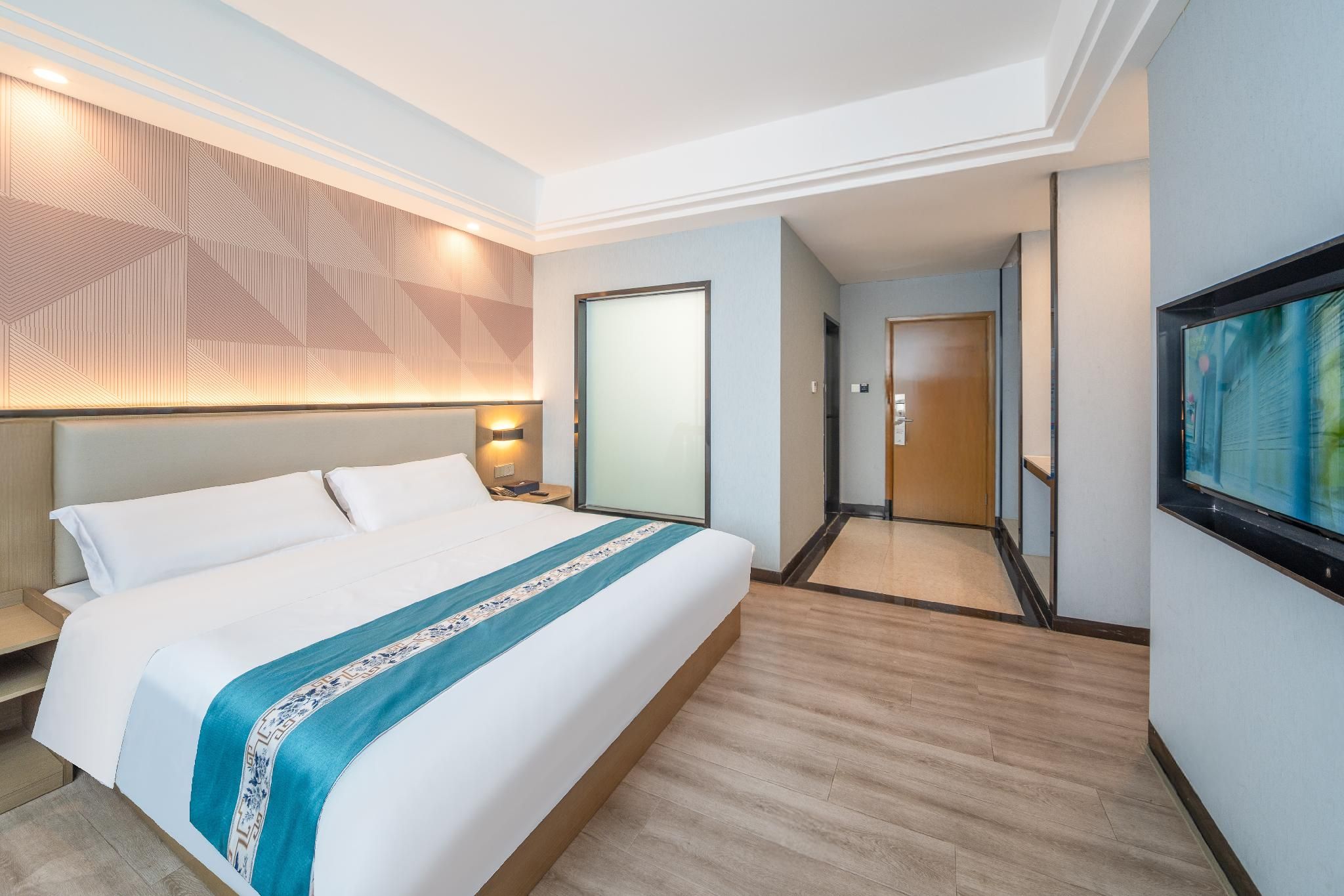 Deluxe Room Queen