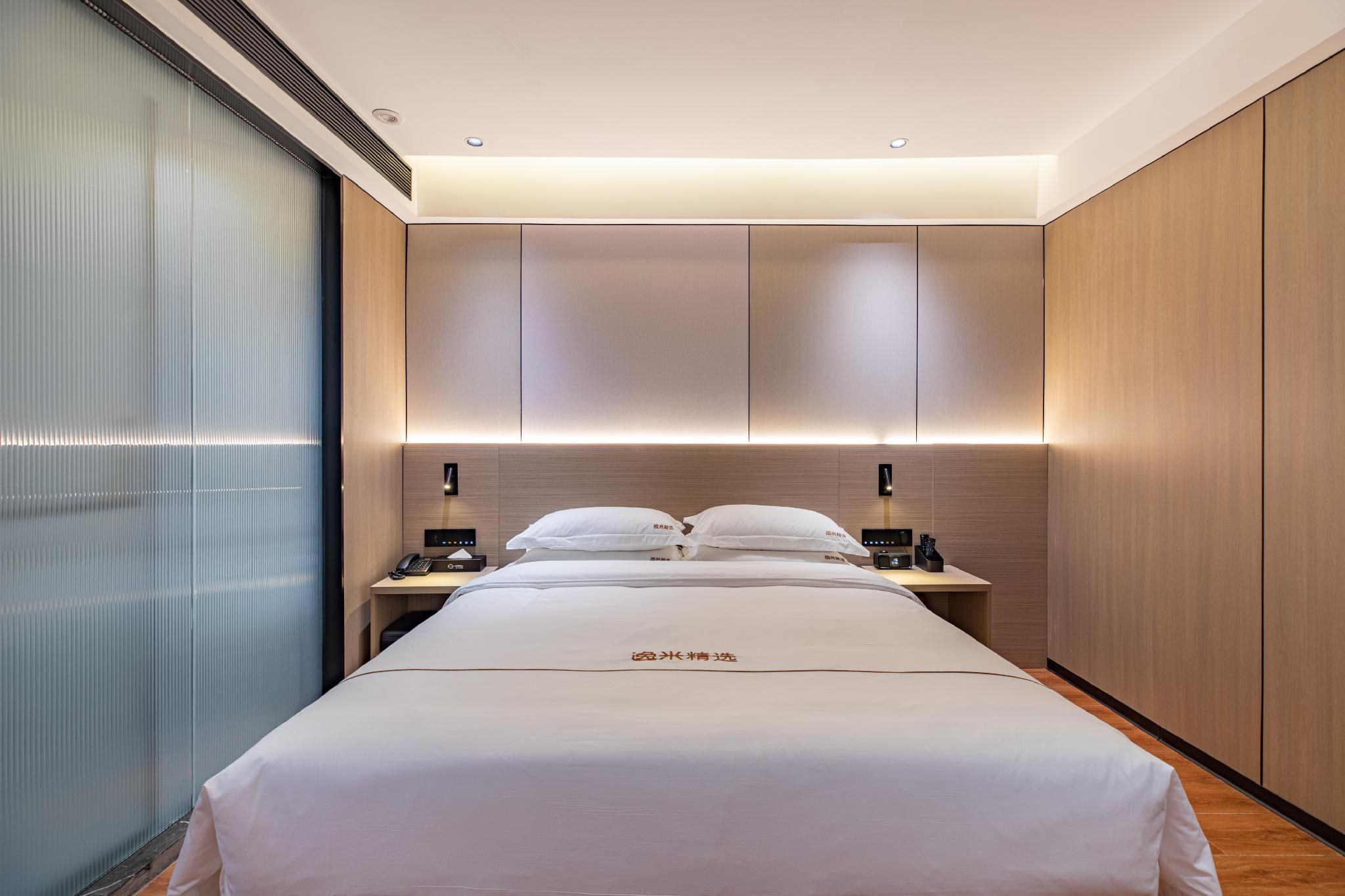 Guest room, Queen
