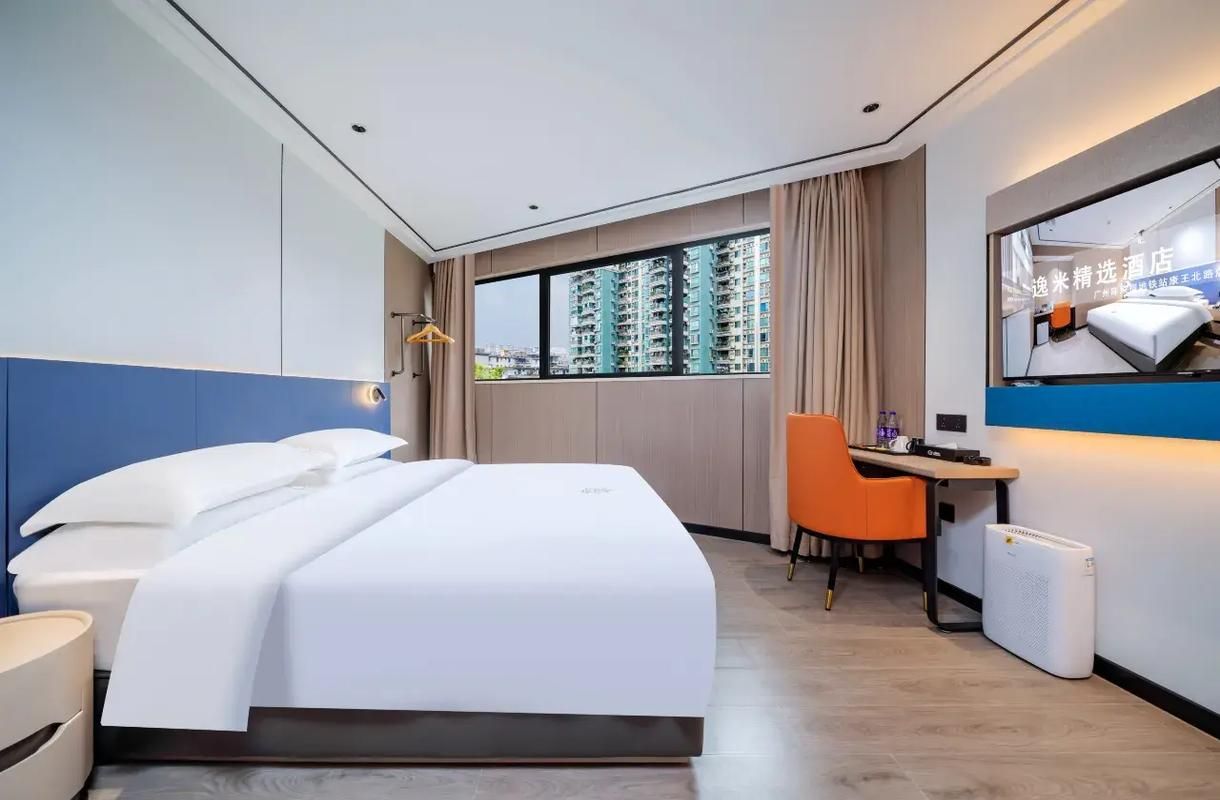 Business King Room