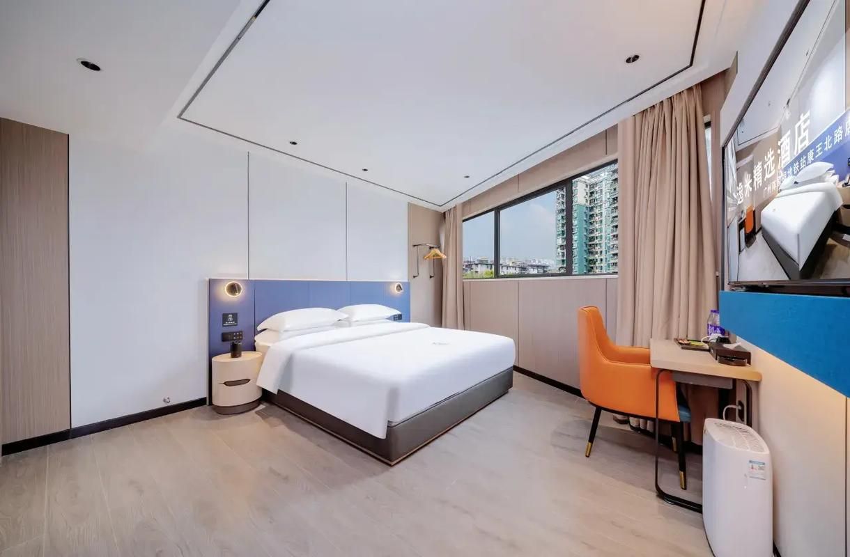 Business King Room