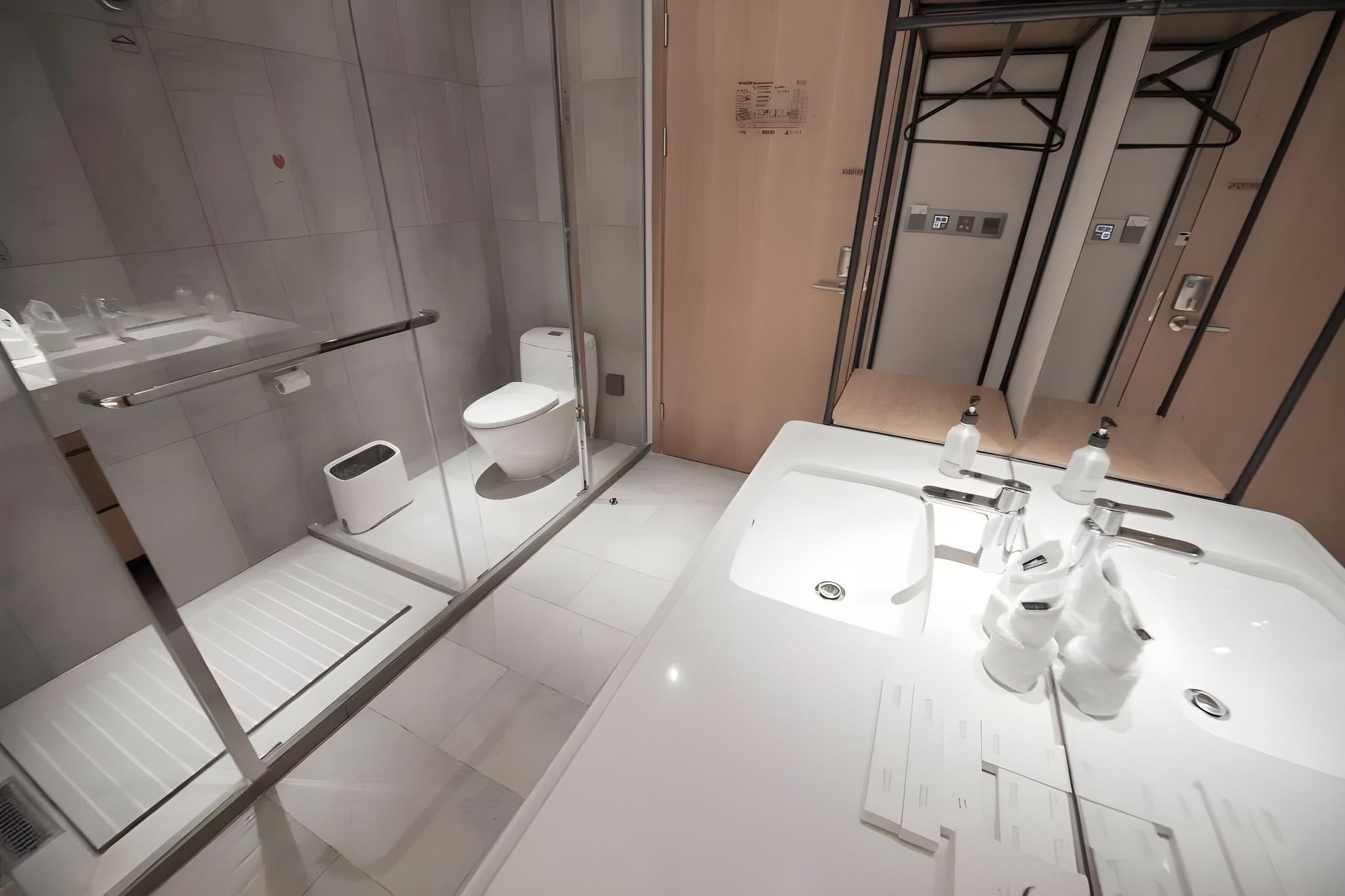 Tatami Queen Room