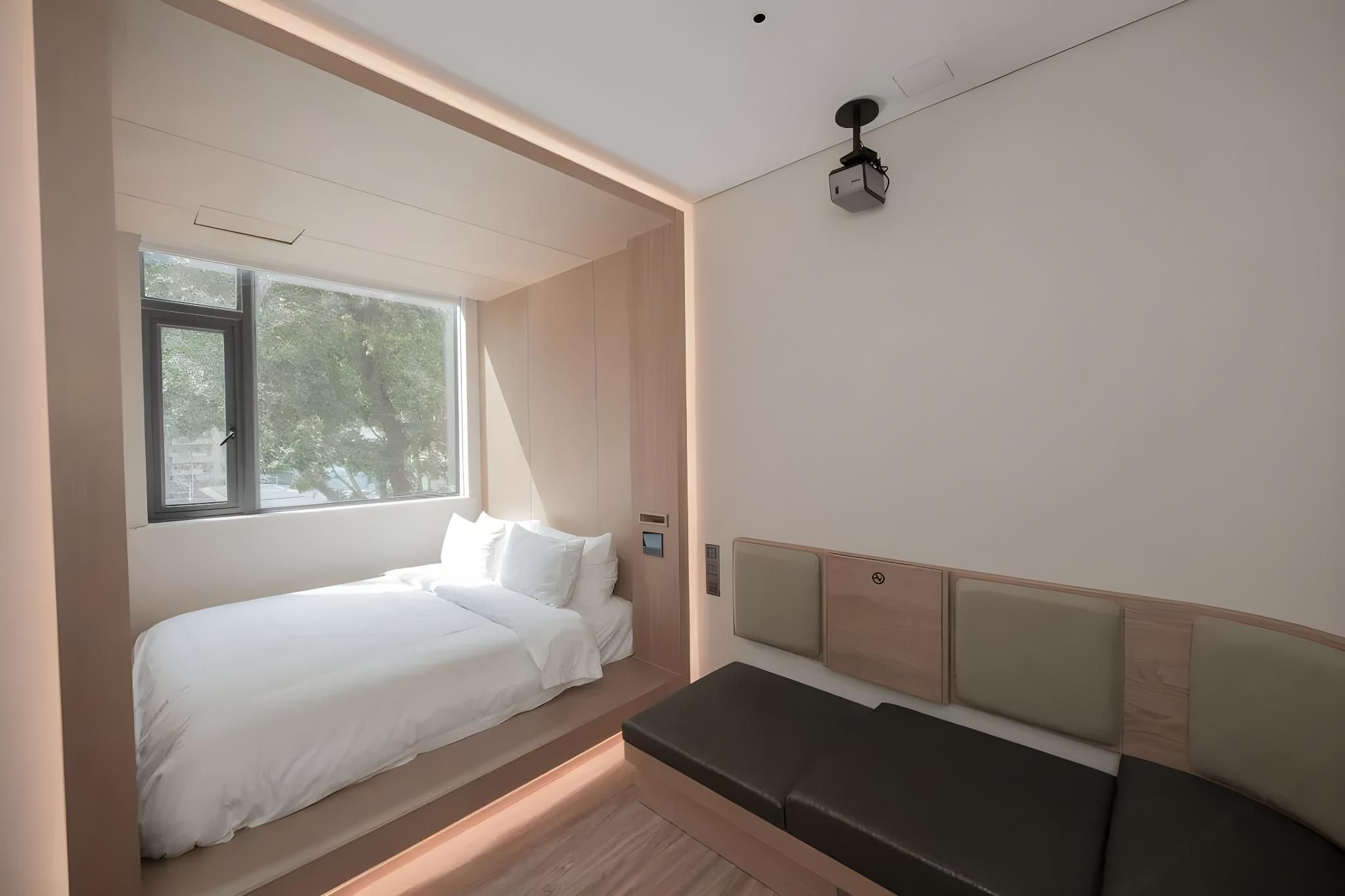 Huazhu - Room With Bed