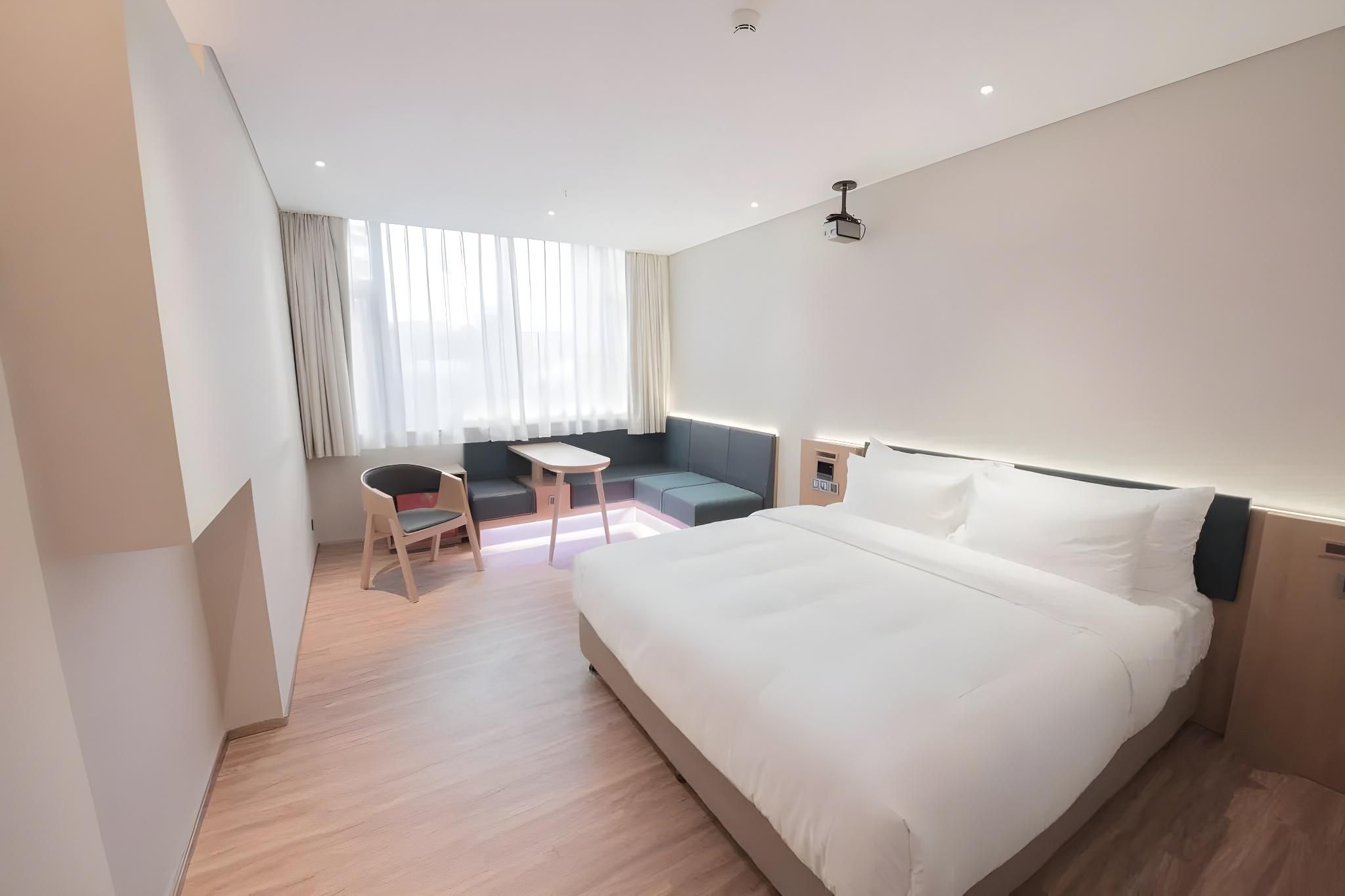 Queen Room with Spa Bath