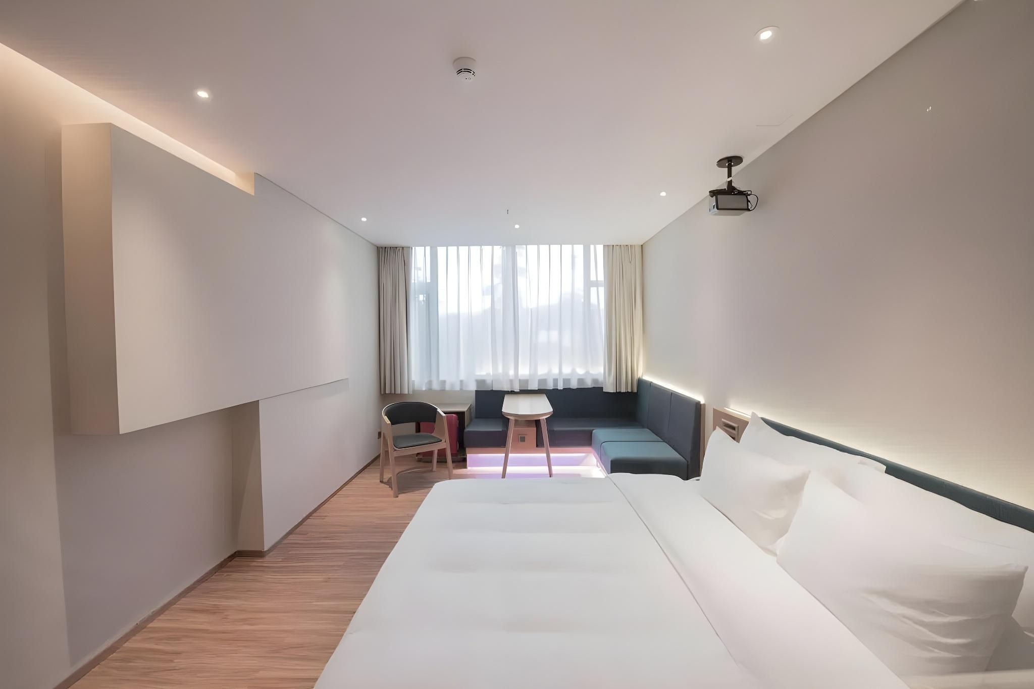Queen Room with Spa Bath