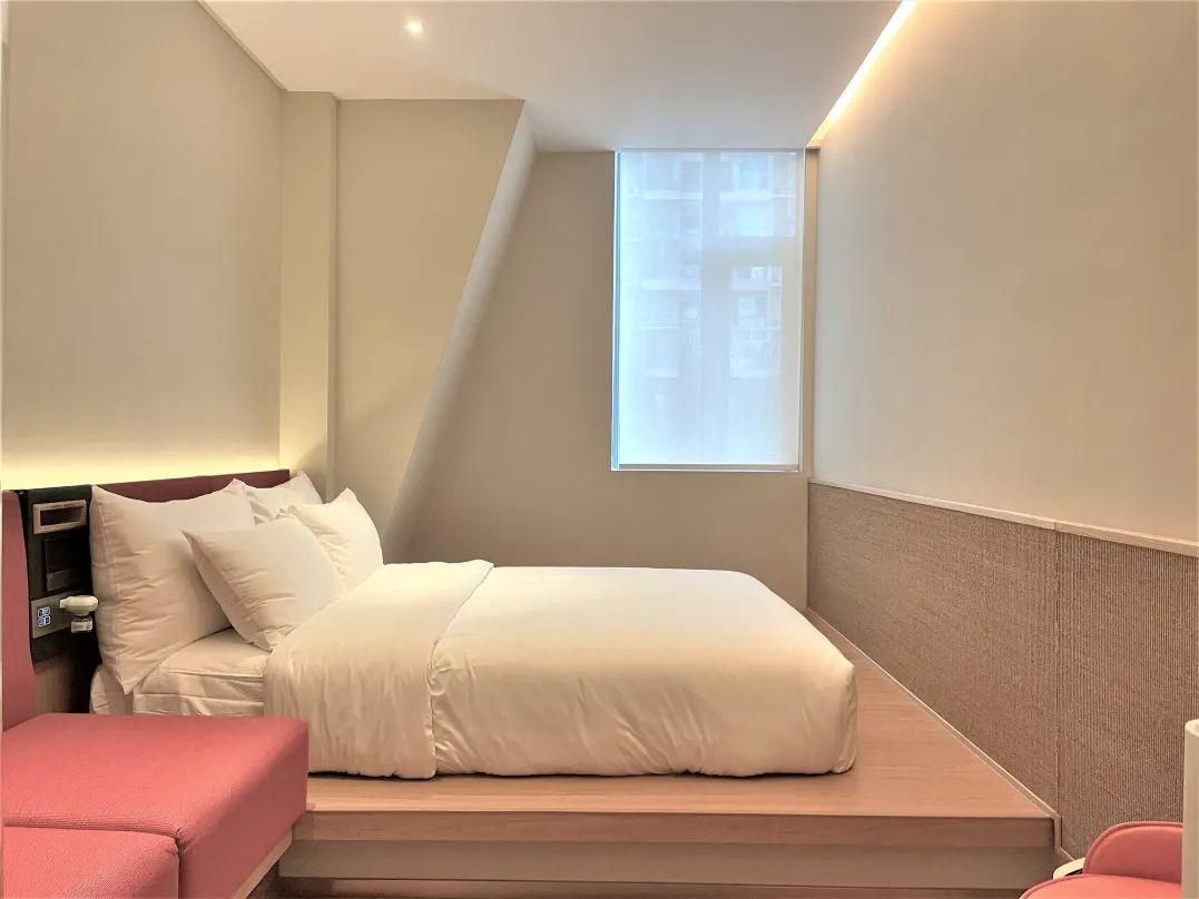 Tatami Queen Room