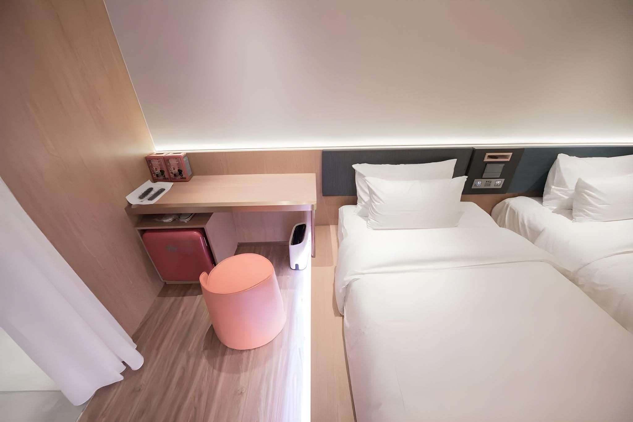 Guest Room - Twin Beds