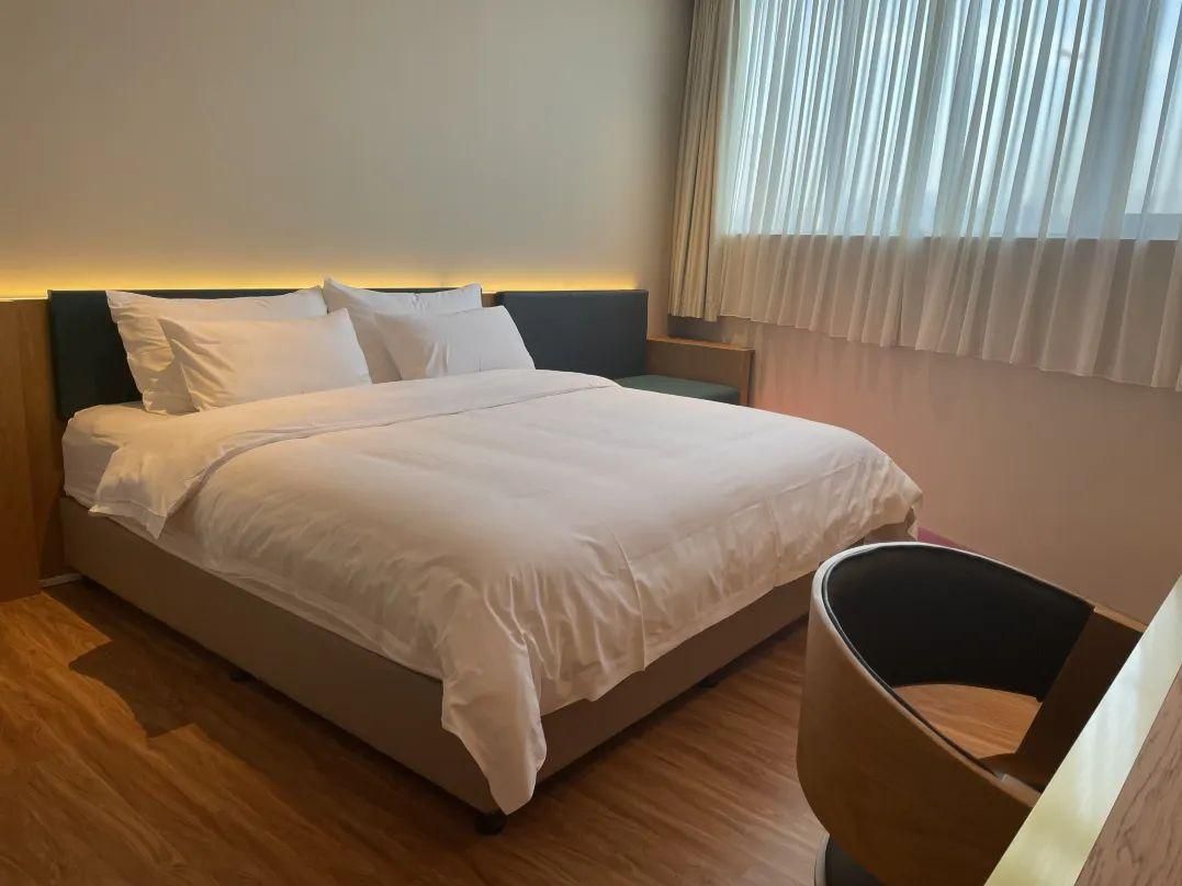 GTR - Guest Room with One 1.8M Bed