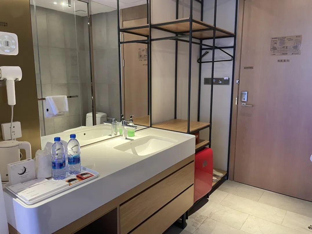 Huazhu - Deluxe Bed Room