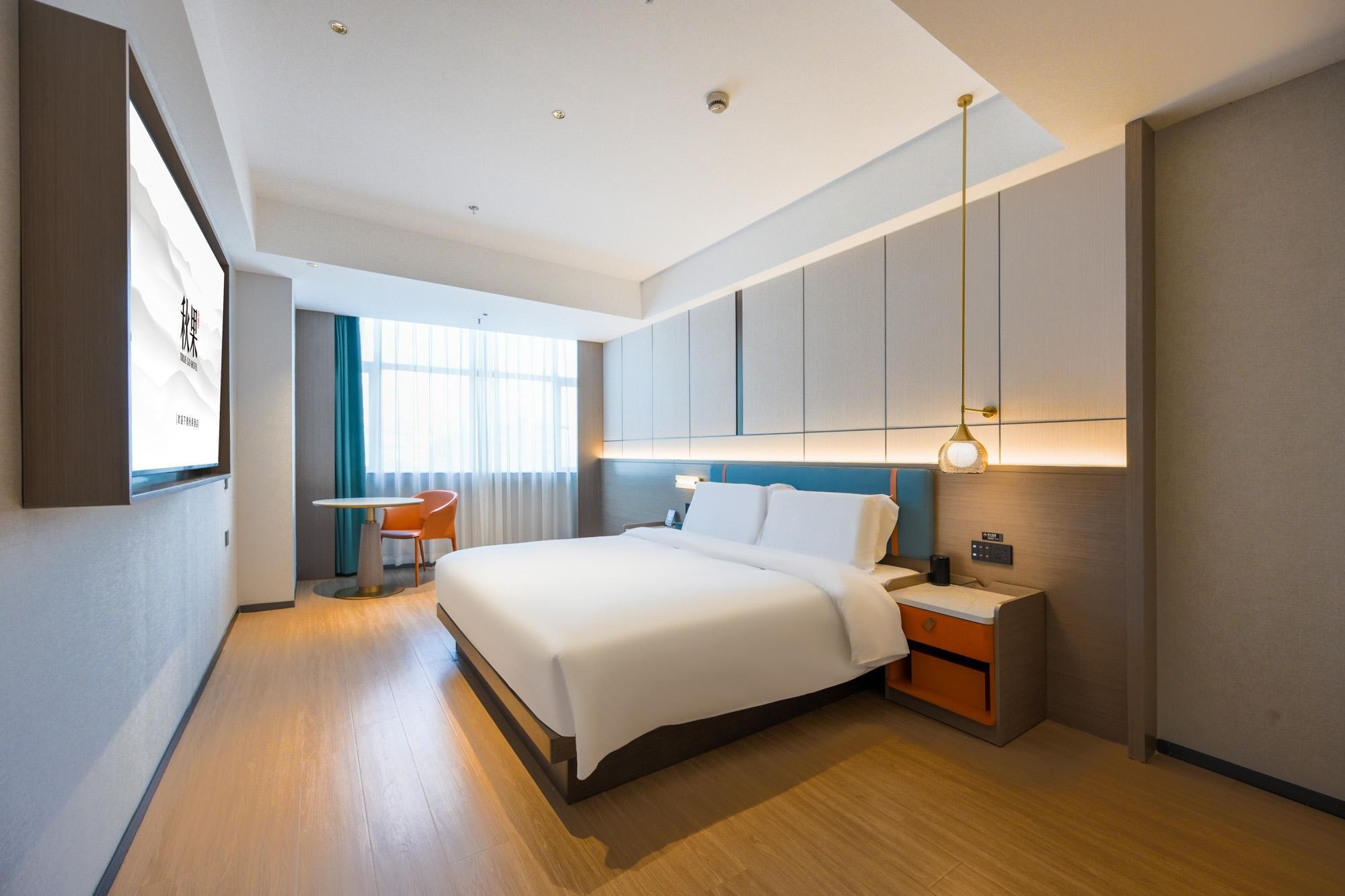 Business King Room