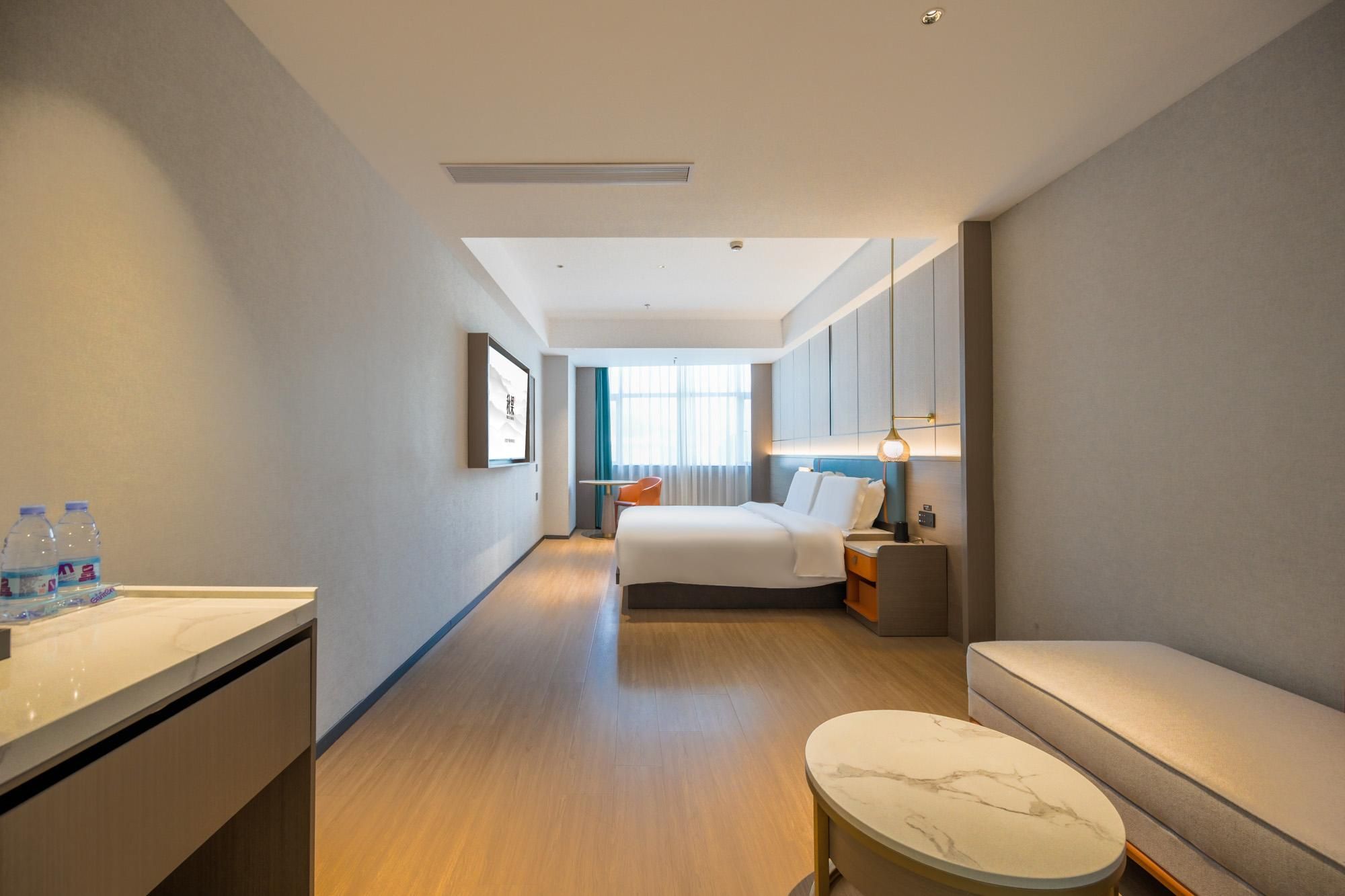 Business King Room